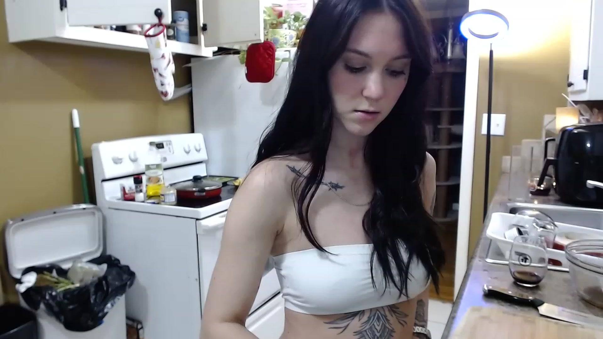 Gallery image thumbnail from Kikyo_xoxo's myfreecams stream on, 02/28/2023, 01:55 image 10 of 20