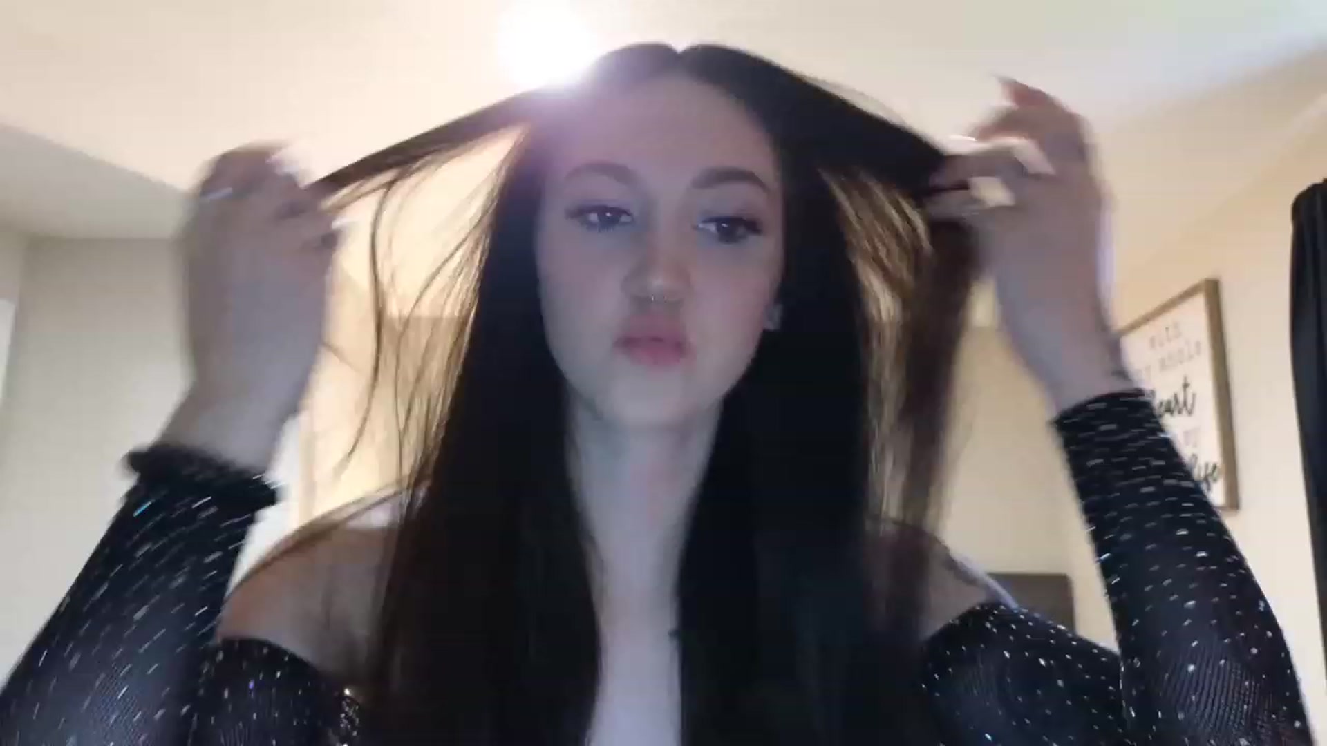 Gallery image thumbnail from Kikyo_xoxo's myfreecams stream on, 04/09/2023, 22:29 image 2 of 20