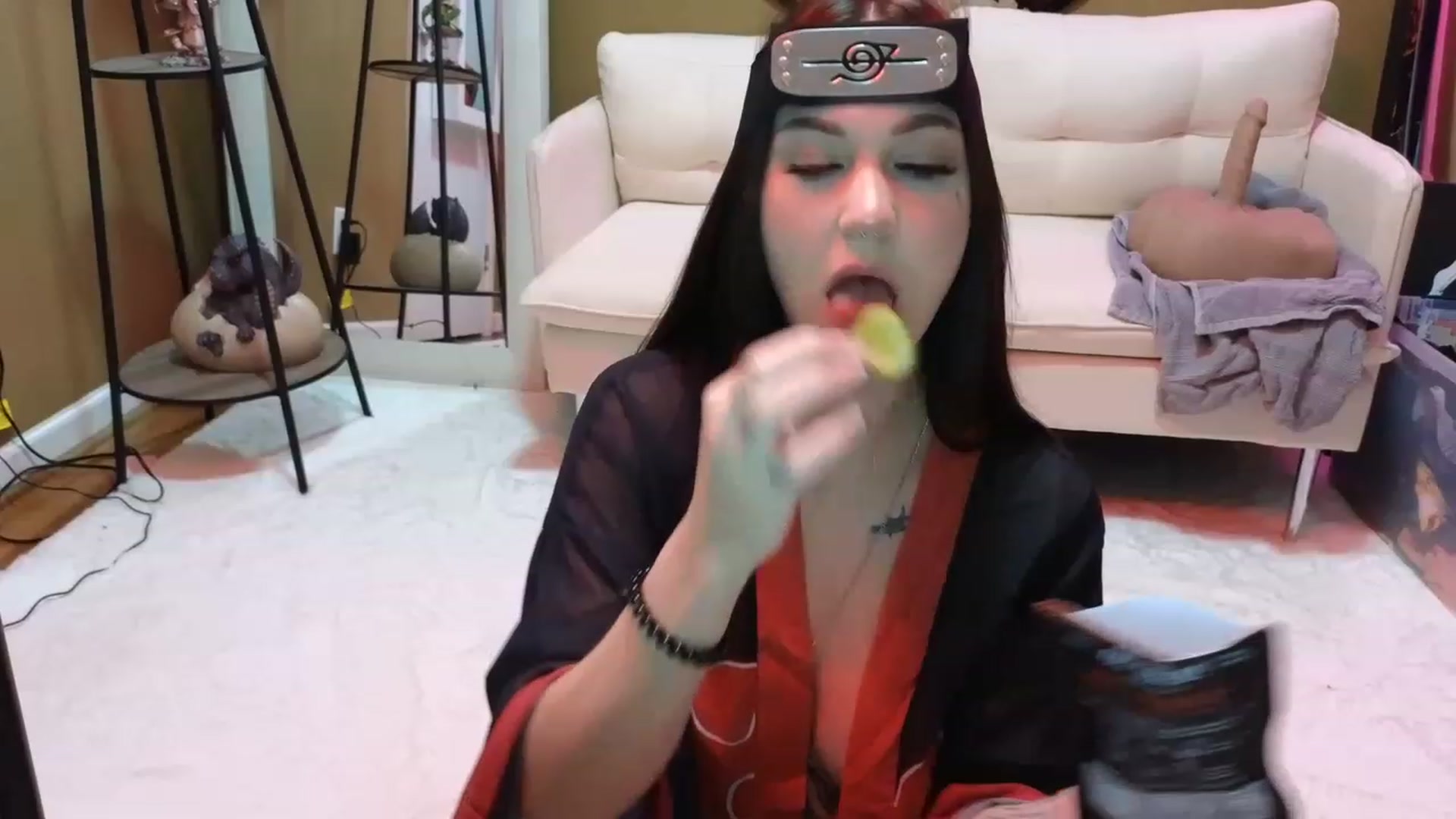Gallery image thumbnail from Kikyo_xoxo's myfreecams stream on, 04/12/2023, 24:39 image 8 of 20