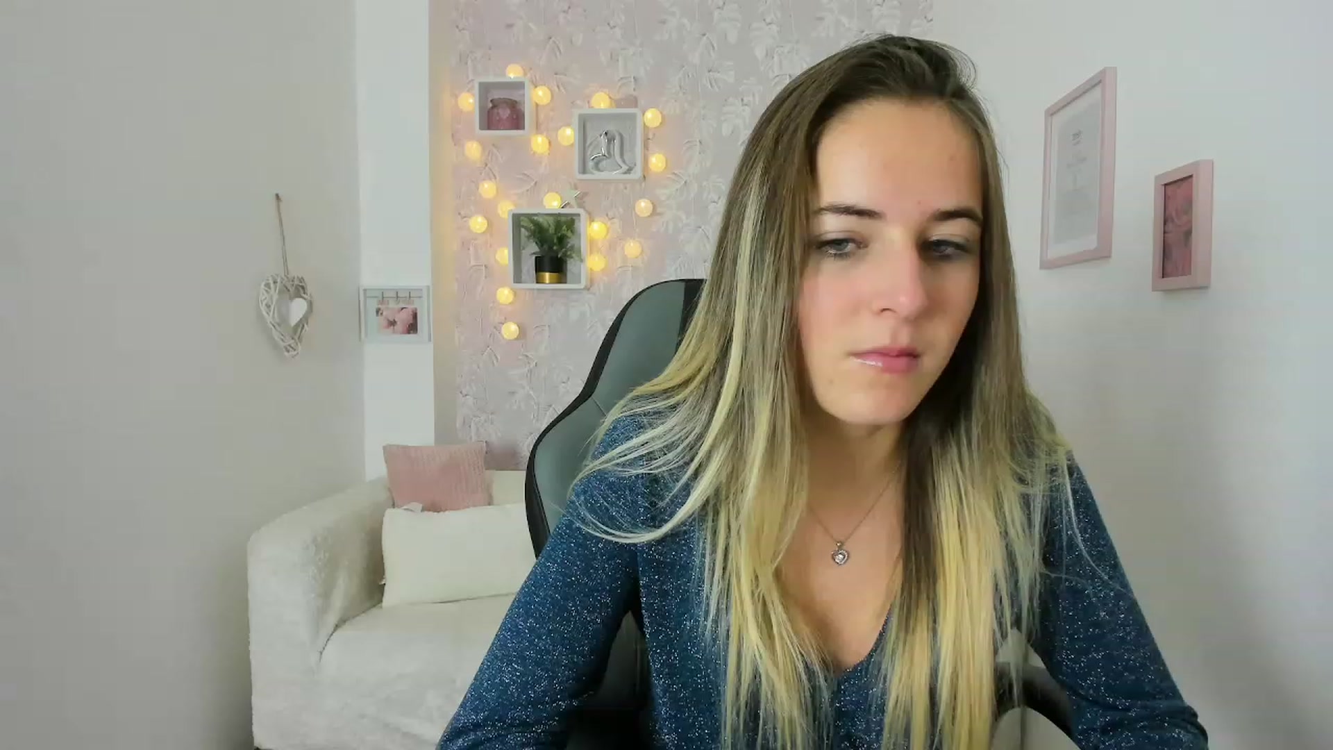 Gallery image thumbnail from Kiley__Minoww's myfreecams stream on, 12/09/2022, 11:50 image 5 of 20