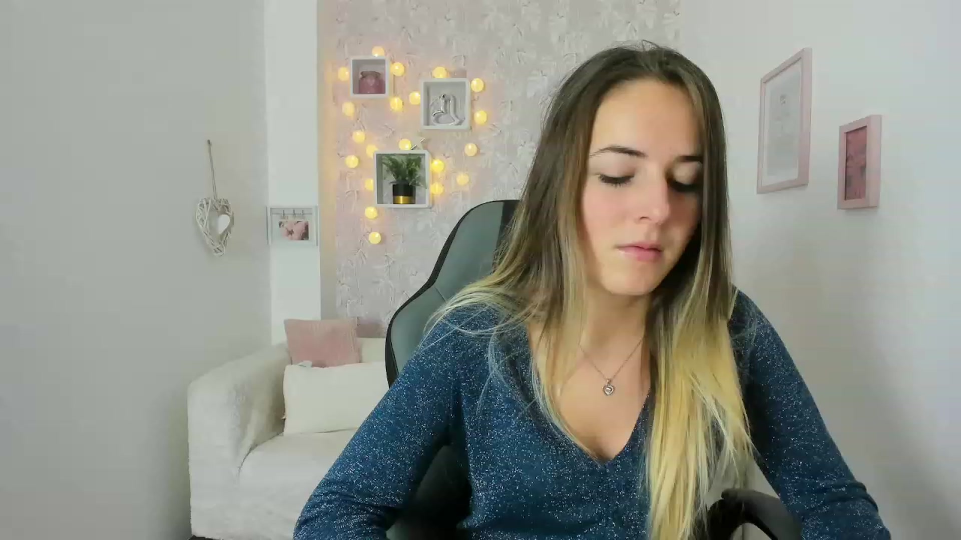 Gallery image thumbnail from Kiley__Minoww's myfreecams stream on, 12/09/2022, 11:50 image 11 of 20