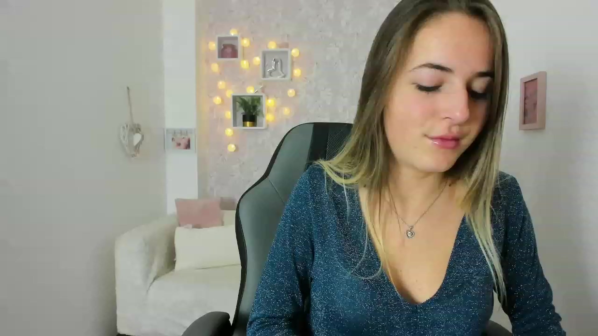 Gallery image thumbnail from Kiley__Minoww's myfreecams stream on, 12/09/2022, 12:33 image 3 of 20