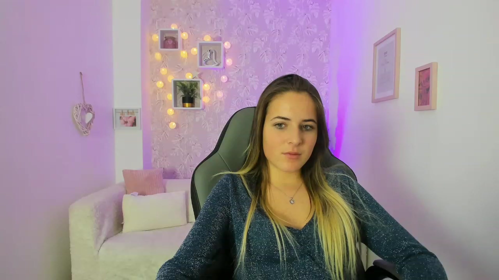 Gallery image thumbnail from Kiley__Minoww's myfreecams stream on, 12/09/2022, 14:35 image 3 of 20