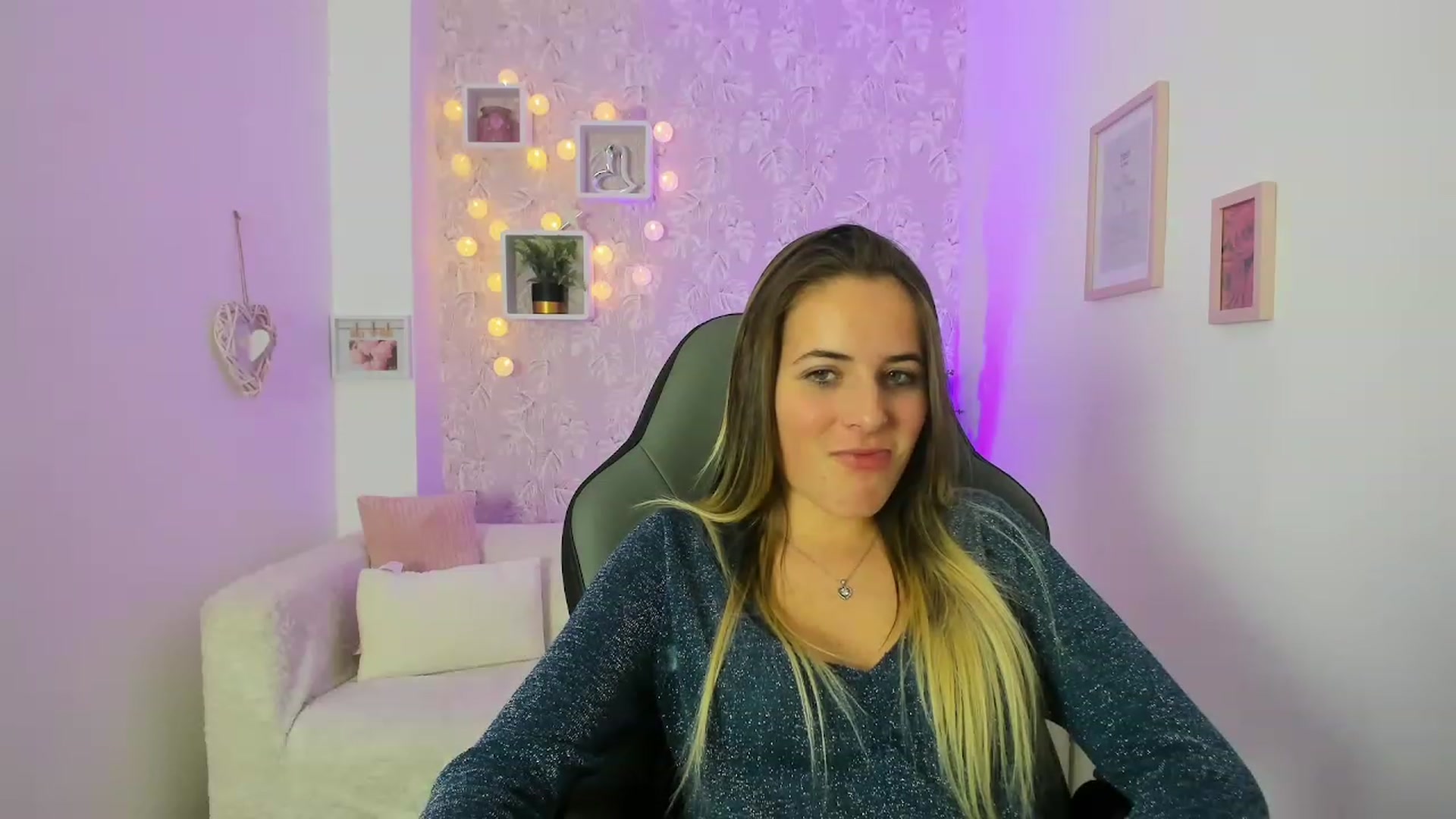 Gallery image thumbnail from Kiley__Minoww's myfreecams stream on, 12/09/2022, 14:35 image 5 of 20
