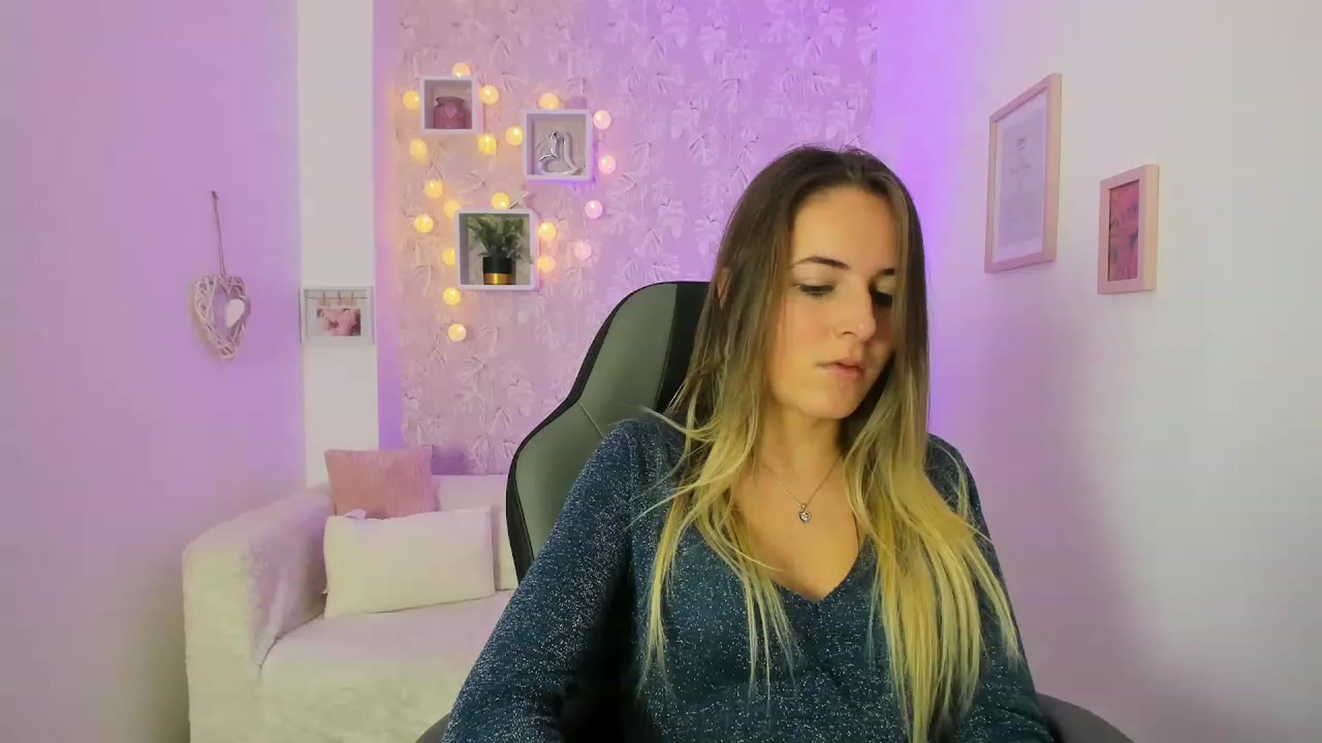 Gallery image thumbnail from Kiley__Minoww's myfreecams stream on, 12/09/2022, 14:35 image 1 of 20