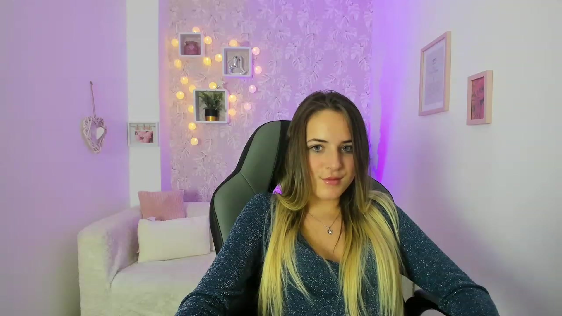 Gallery image thumbnail from Kiley__Minoww's myfreecams stream on, 12/09/2022, 14:35 image 10 of 20
