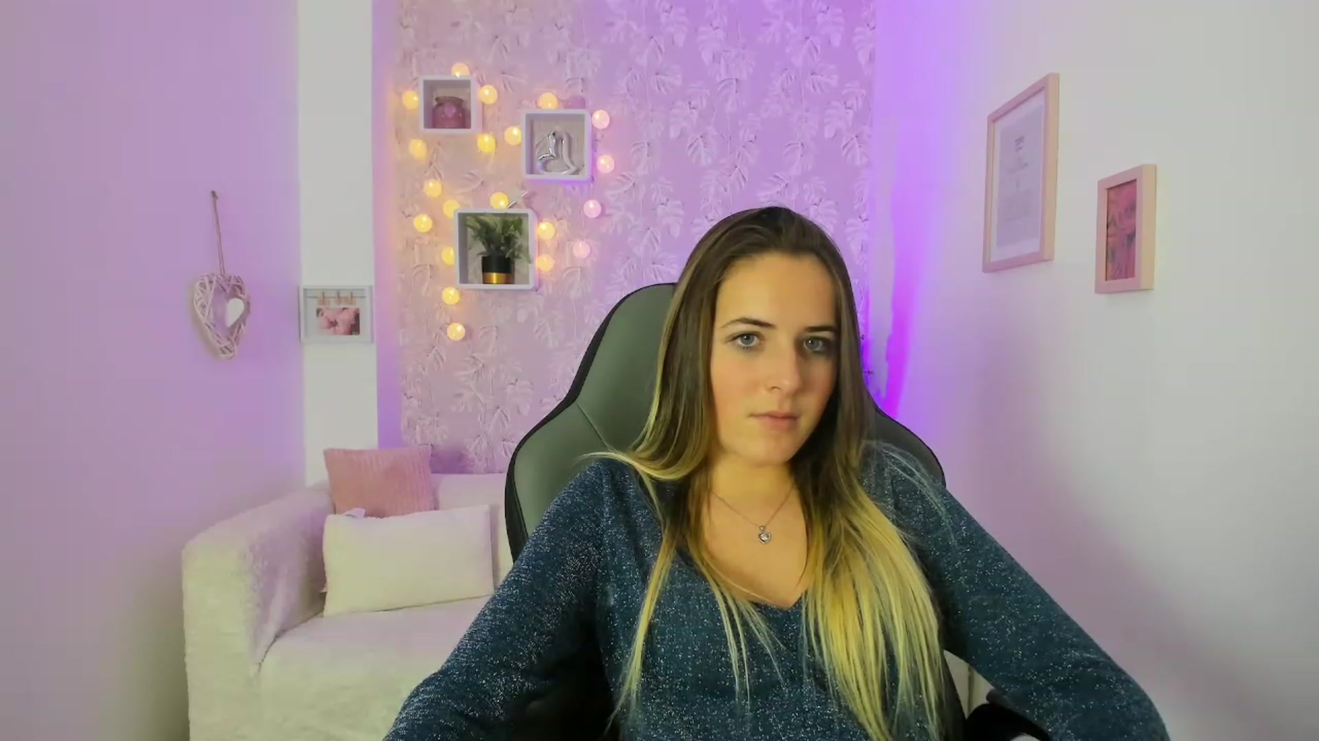 Gallery image thumbnail from Kiley__Minoww's myfreecams stream on, 12/09/2022, 14:35 image 7 of 20