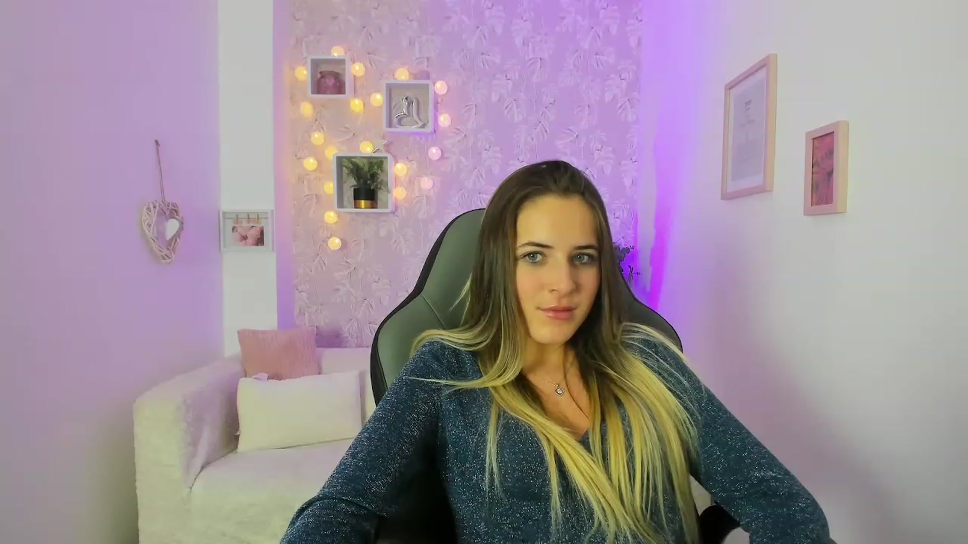 Gallery image thumbnail from Kiley__Minoww's myfreecams stream on, 12/09/2022, 14:35 image 18 of 20