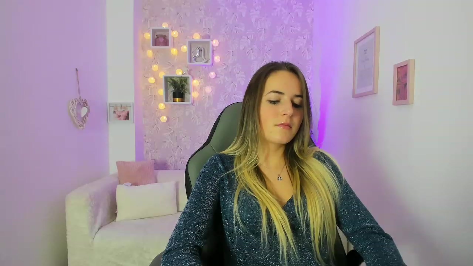 Gallery image thumbnail from Kiley__Minoww's myfreecams stream on, 12/09/2022, 14:35 image 12 of 20