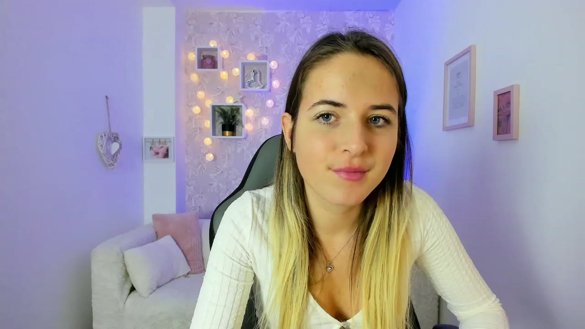 Gallery image thumbnail from Kiley__Minoww's myfreecams stream on, 12/18/2022, 16:42 image 5 of 20