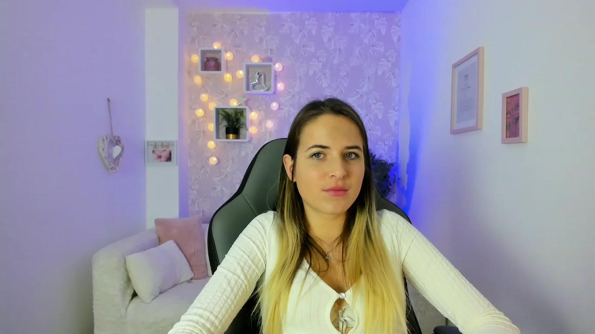 Gallery image thumbnail from Kiley__Minoww's myfreecams stream on, 12/18/2022, 16:42 image 13 of 20