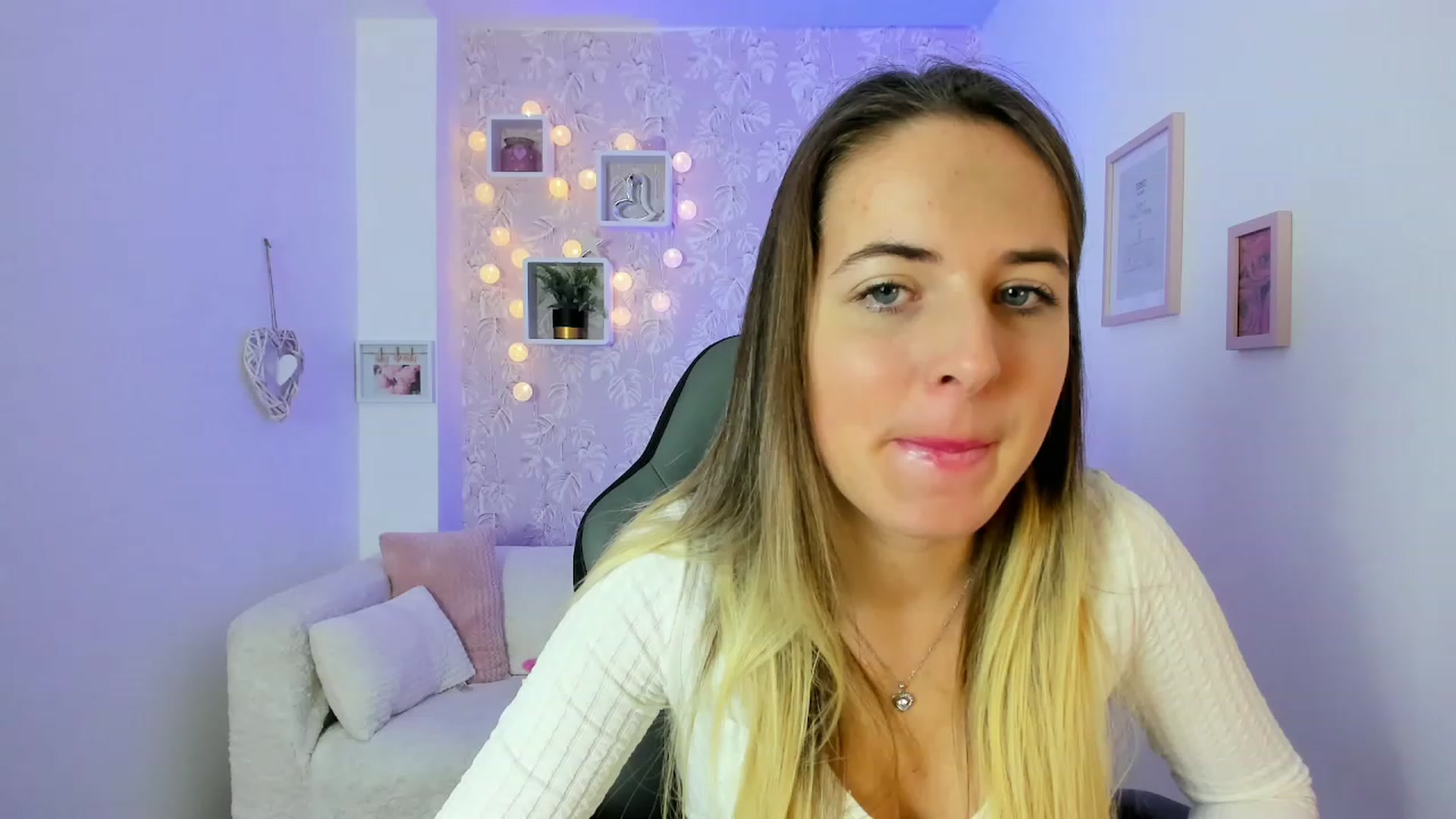 Gallery image thumbnail from Kiley__Minoww's myfreecams stream on, 12/18/2022, 16:42 image 1 of 20