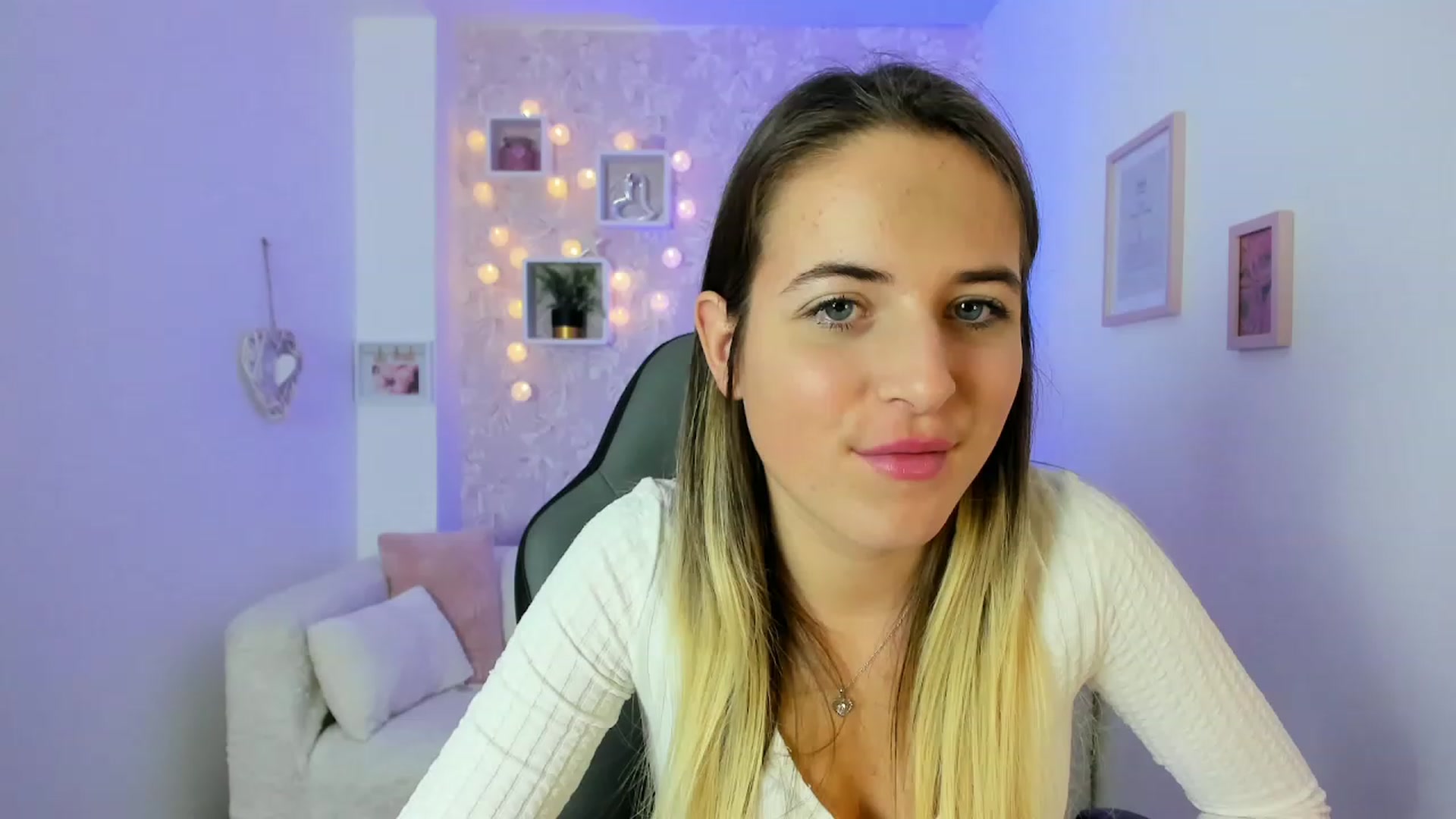 Gallery image thumbnail from Kiley__Minoww's myfreecams stream on, 12/18/2022, 16:42 image 8 of 20