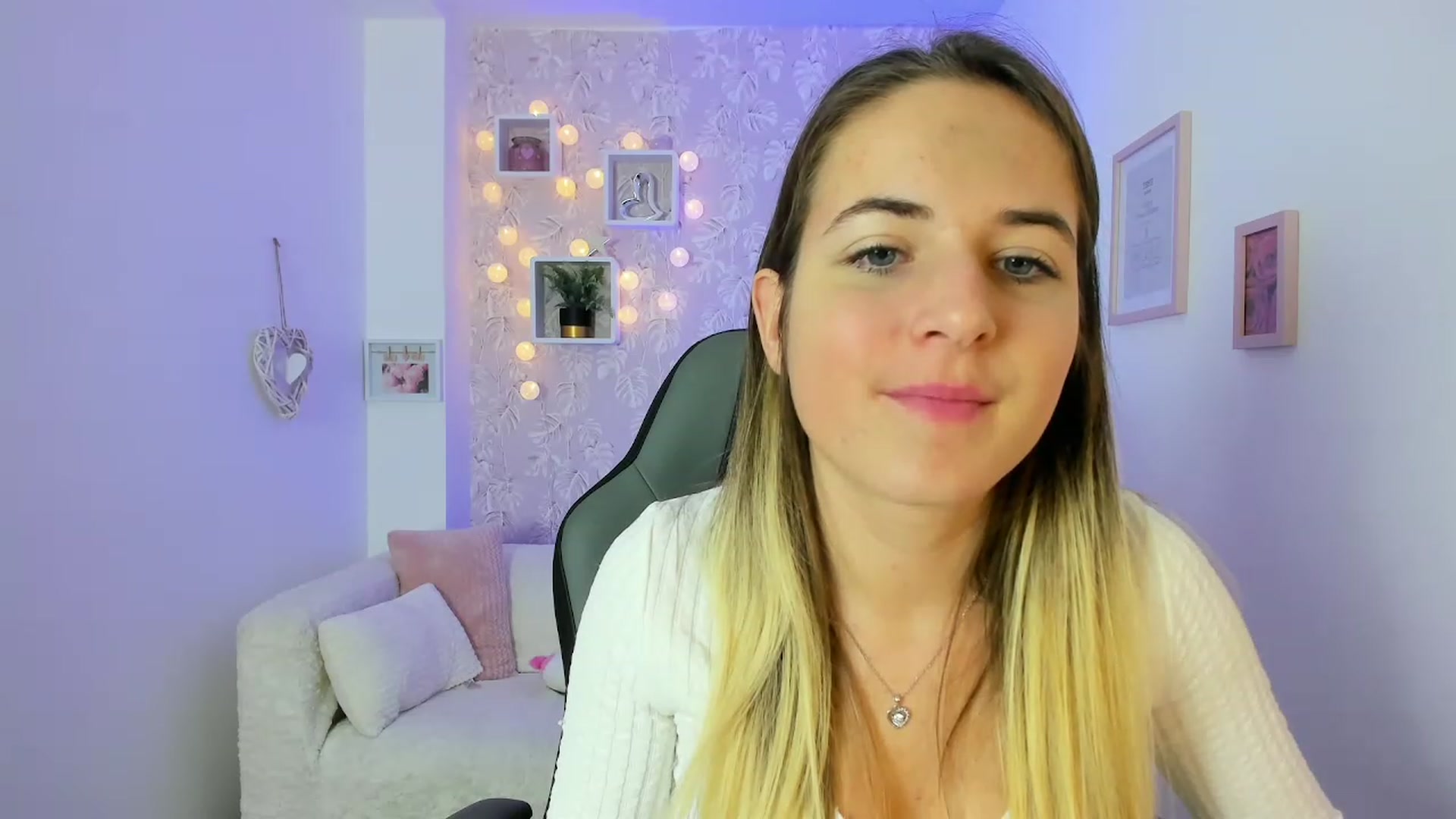 Gallery image thumbnail from Kiley__Minoww's myfreecams stream on, 12/18/2022, 16:42 image 20 of 20