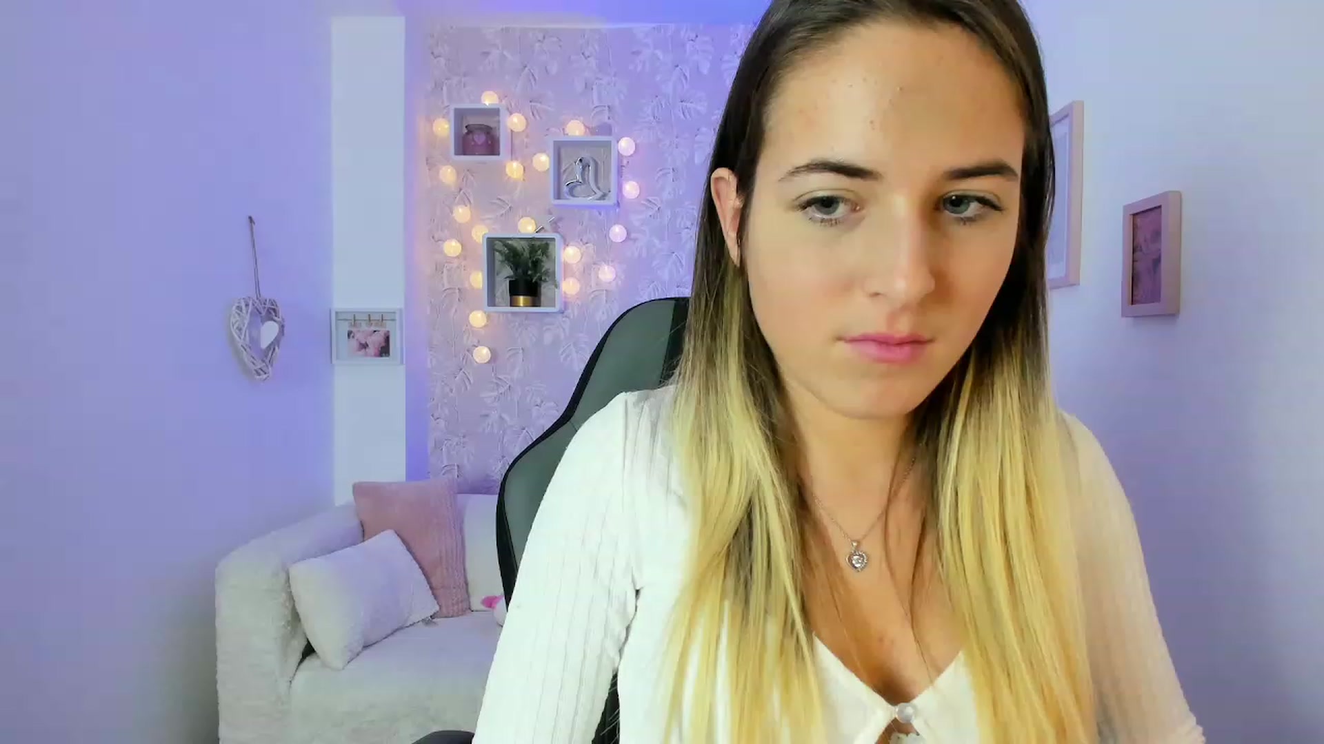 Gallery image thumbnail from Kiley__Minoww's myfreecams stream on, 12/18/2022, 16:42 image 19 of 20