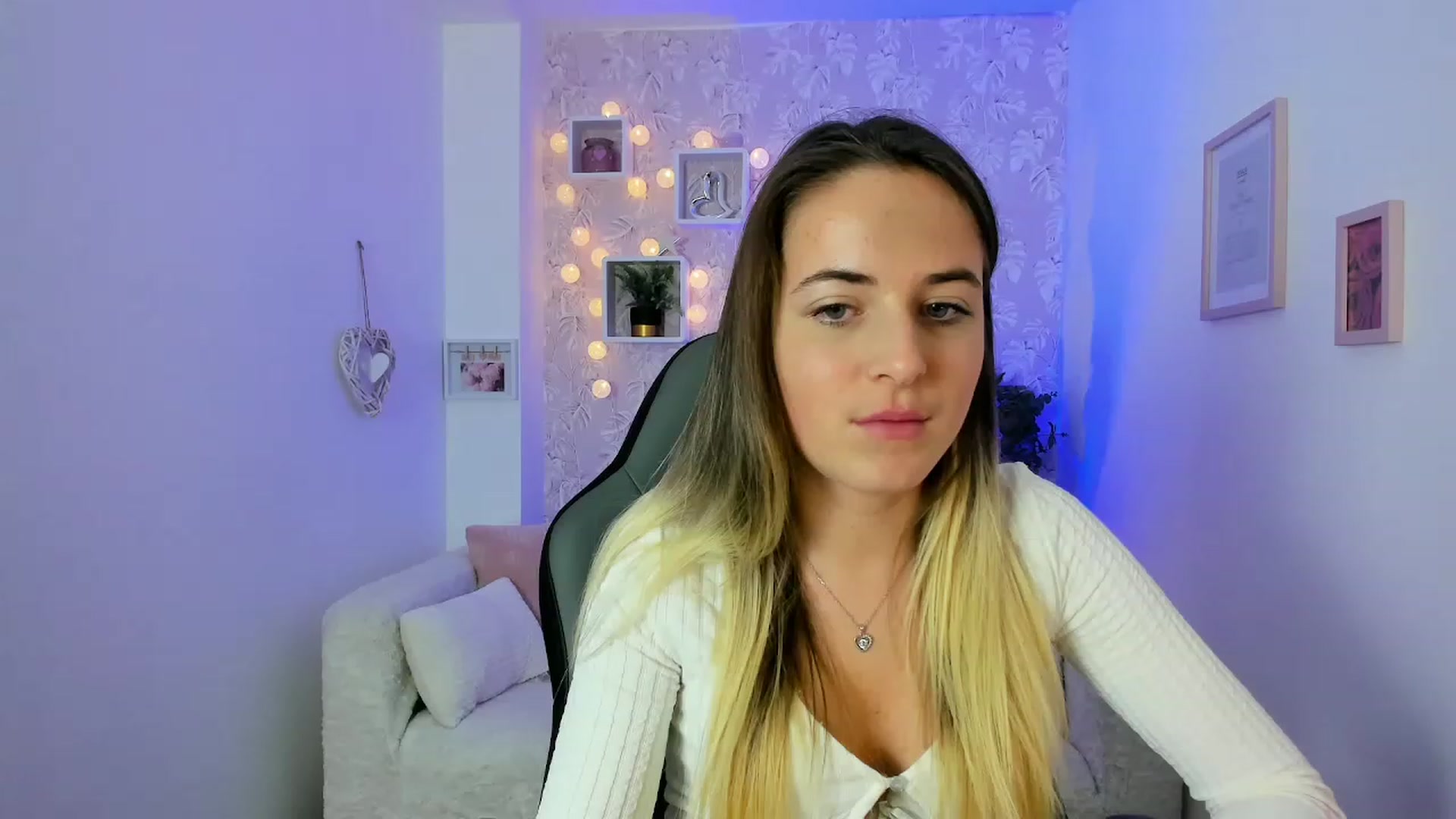Gallery image thumbnail from Kiley__Minoww's myfreecams stream on, 12/18/2022, 18:42 image 17 of 20