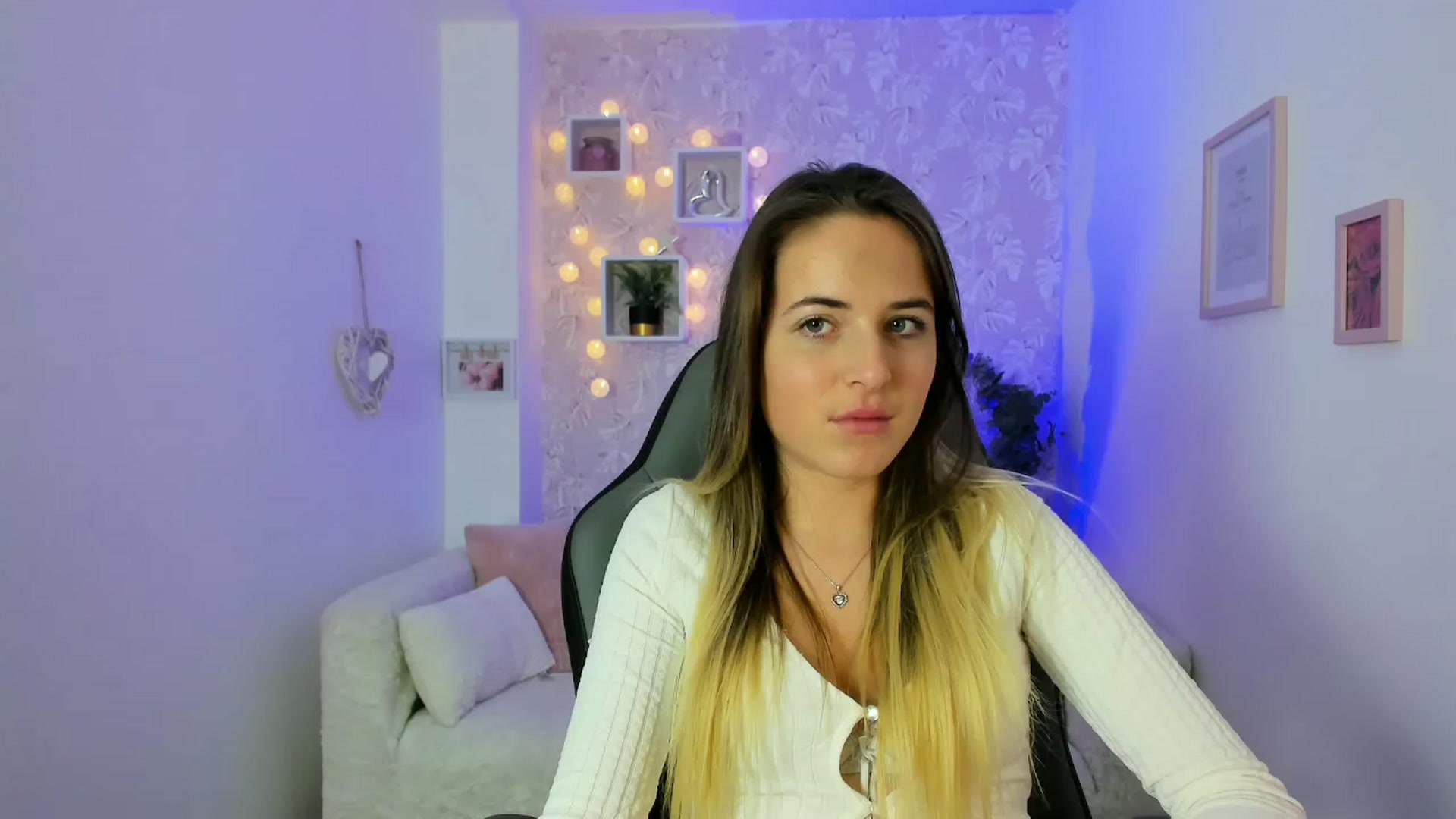Gallery image thumbnail from Kiley__Minoww's myfreecams stream on, 12/18/2022, 18:42 image 3 of 20