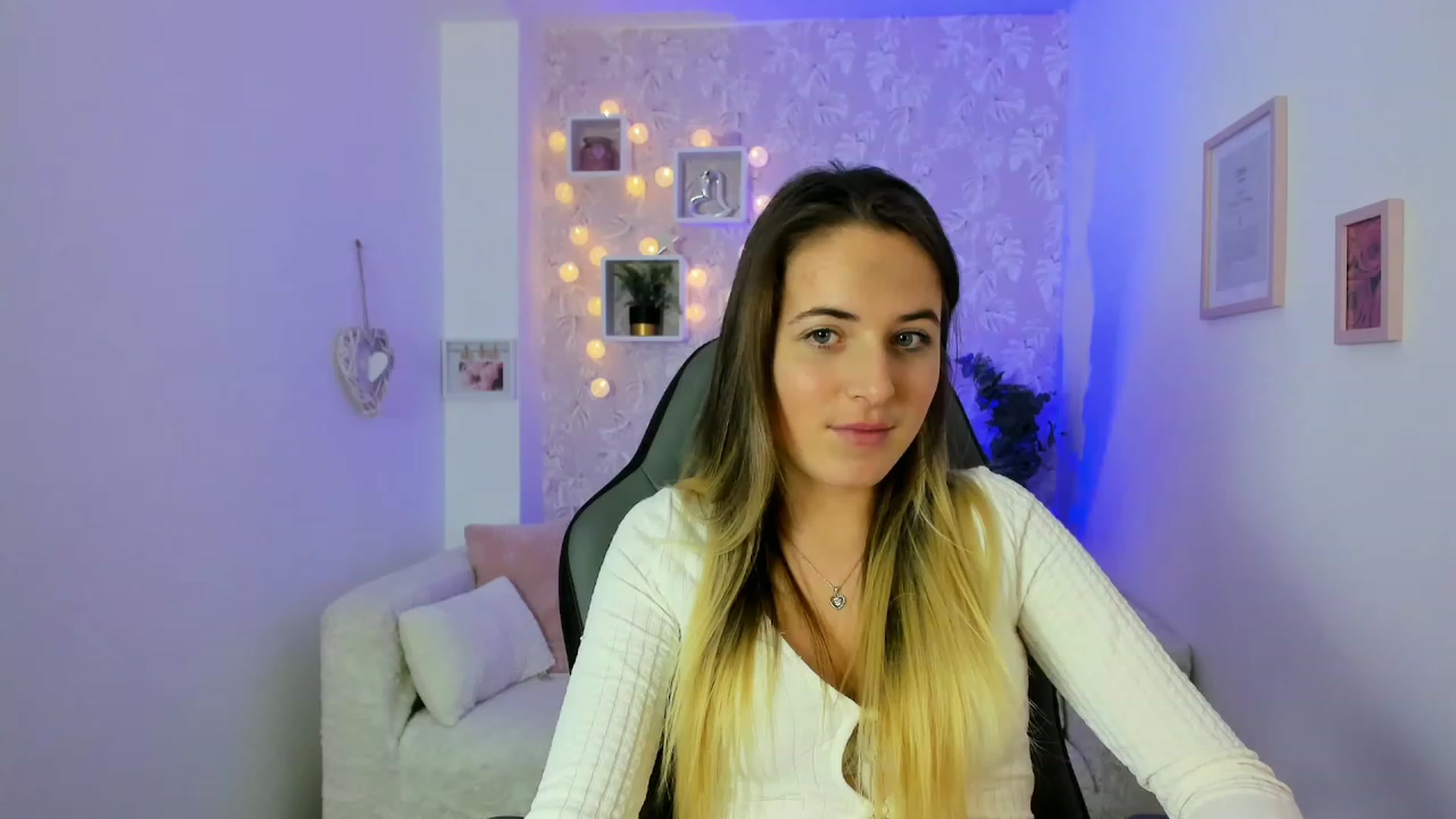 Gallery image thumbnail from Kiley__Minoww's myfreecams stream on, 12/18/2022, 18:42 image 5 of 20