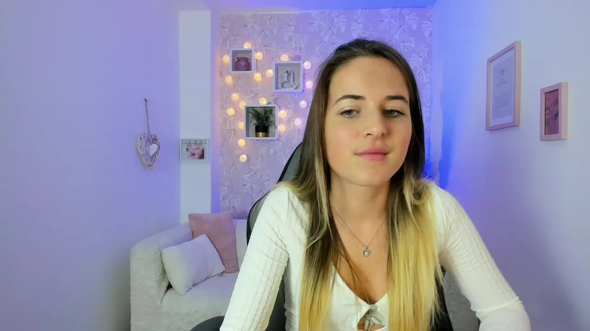 Gallery image thumbnail from Kiley__Minoww's myfreecams stream on, 12/18/2022, 18:42 image 11 of 20