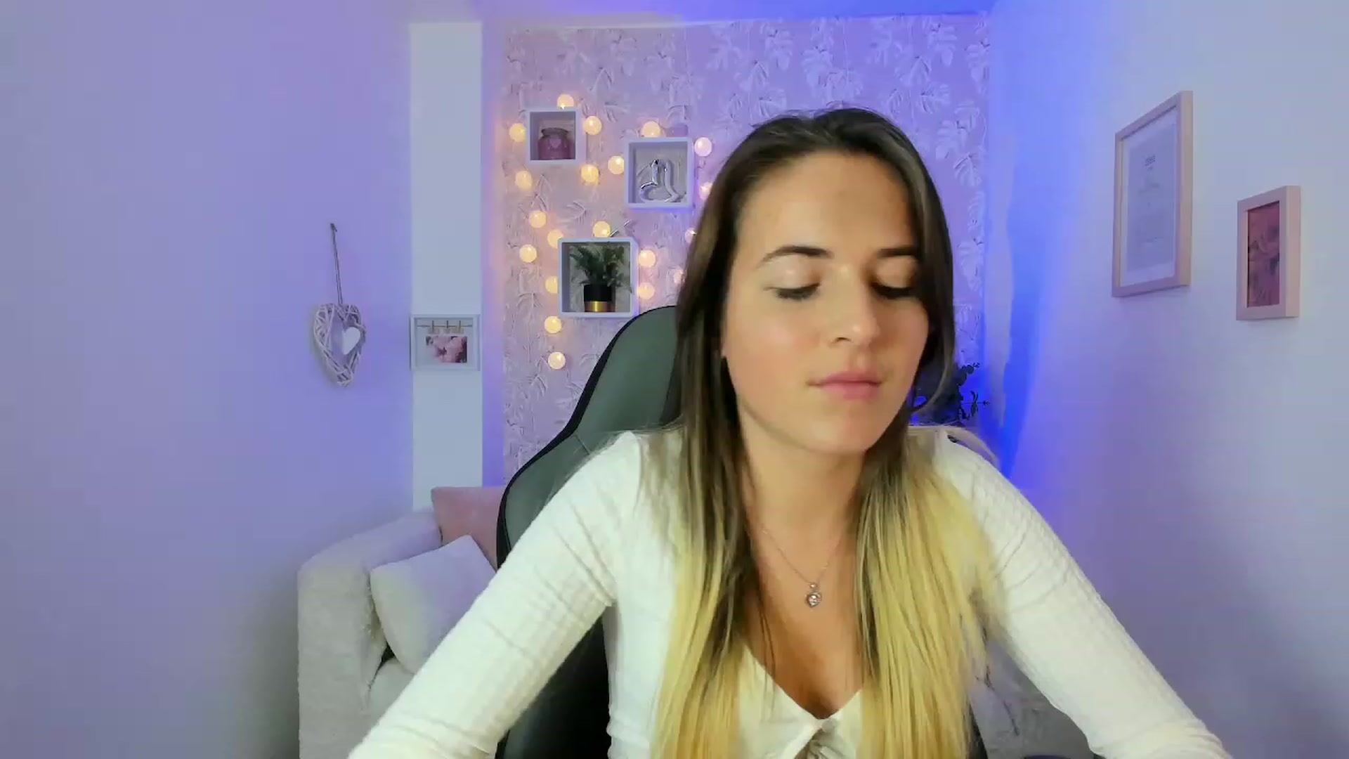 Gallery image thumbnail from Kiley__Minoww's myfreecams stream on, 12/18/2022, 18:42 image 20 of 20