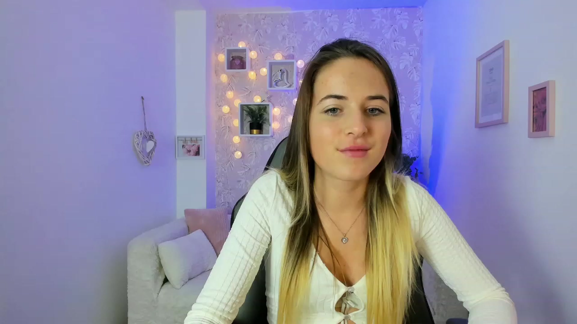 Gallery image thumbnail from Kiley__Minoww's myfreecams stream on, 12/18/2022, 18:42 image 10 of 20