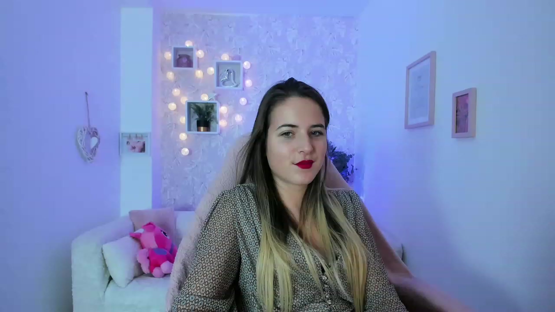 Gallery image thumbnail from Kiley__Minoww's myfreecams stream on, 12/19/2022, 18:30 image 17 of 20
