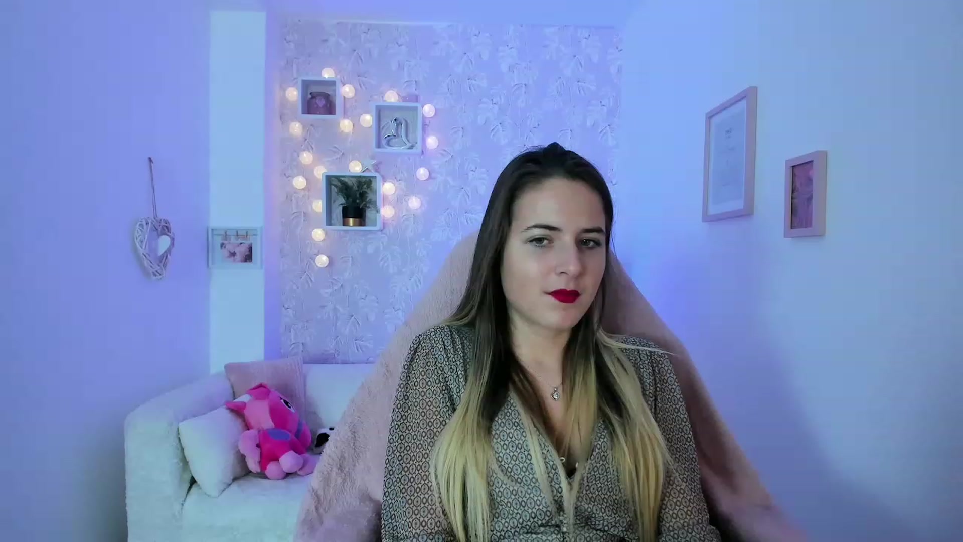 Gallery image thumbnail from Kiley__Minoww's myfreecams stream on, 12/19/2022, 18:30 image 19 of 20