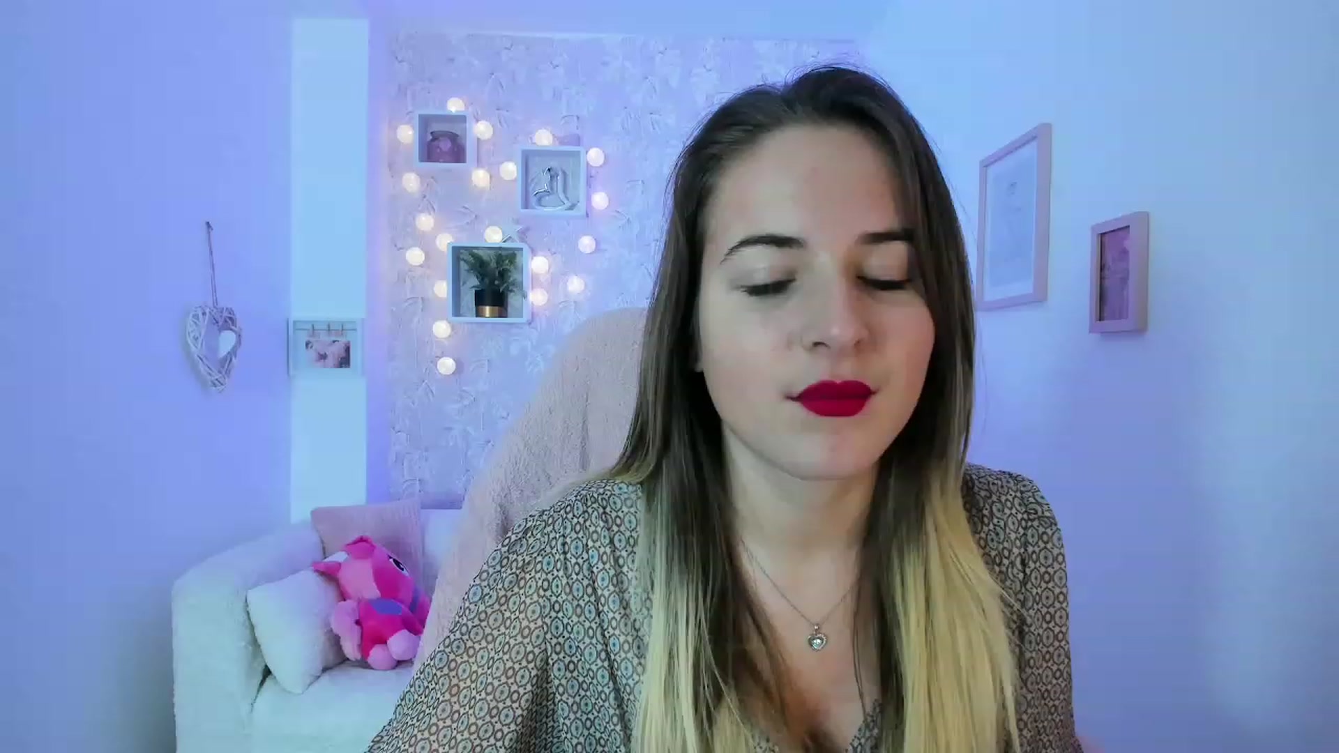 Gallery image thumbnail from Kiley__Minoww's myfreecams stream on, 12/19/2022, 18:30 image 13 of 20