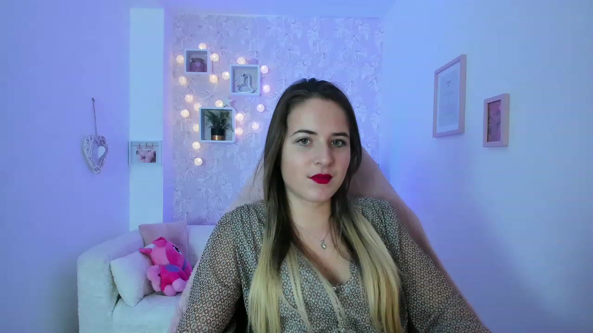 Gallery image thumbnail from Kiley__Minoww's myfreecams stream on, 12/19/2022, 18:30 image 15 of 20