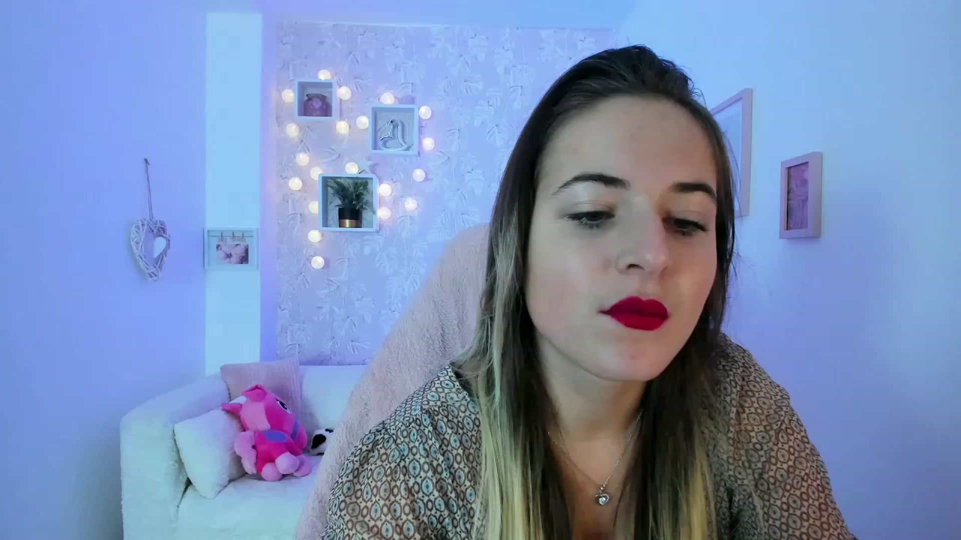 Gallery image thumbnail from Kiley__Minoww's myfreecams stream on, 12/19/2022, 18:30 image 3 of 20