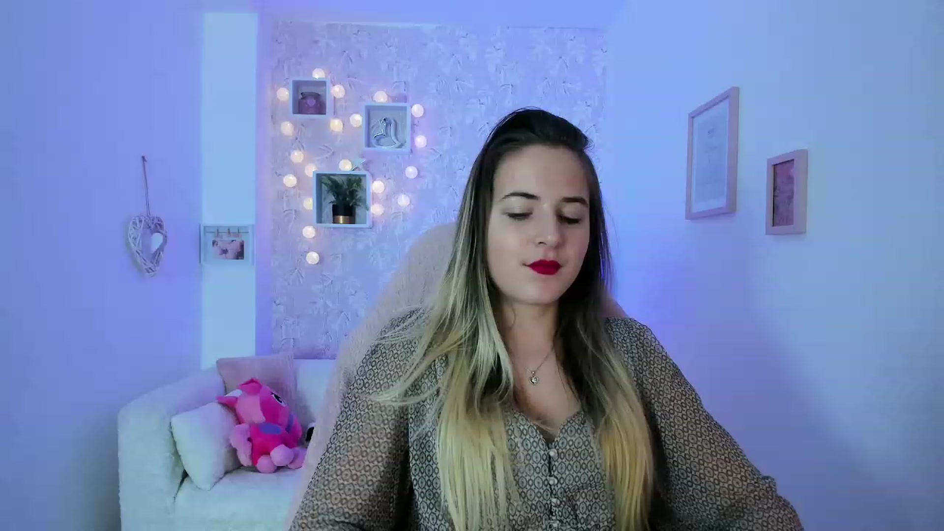 Gallery image thumbnail from Kiley__Minoww's myfreecams stream on, 12/19/2022, 18:30 image 8 of 20