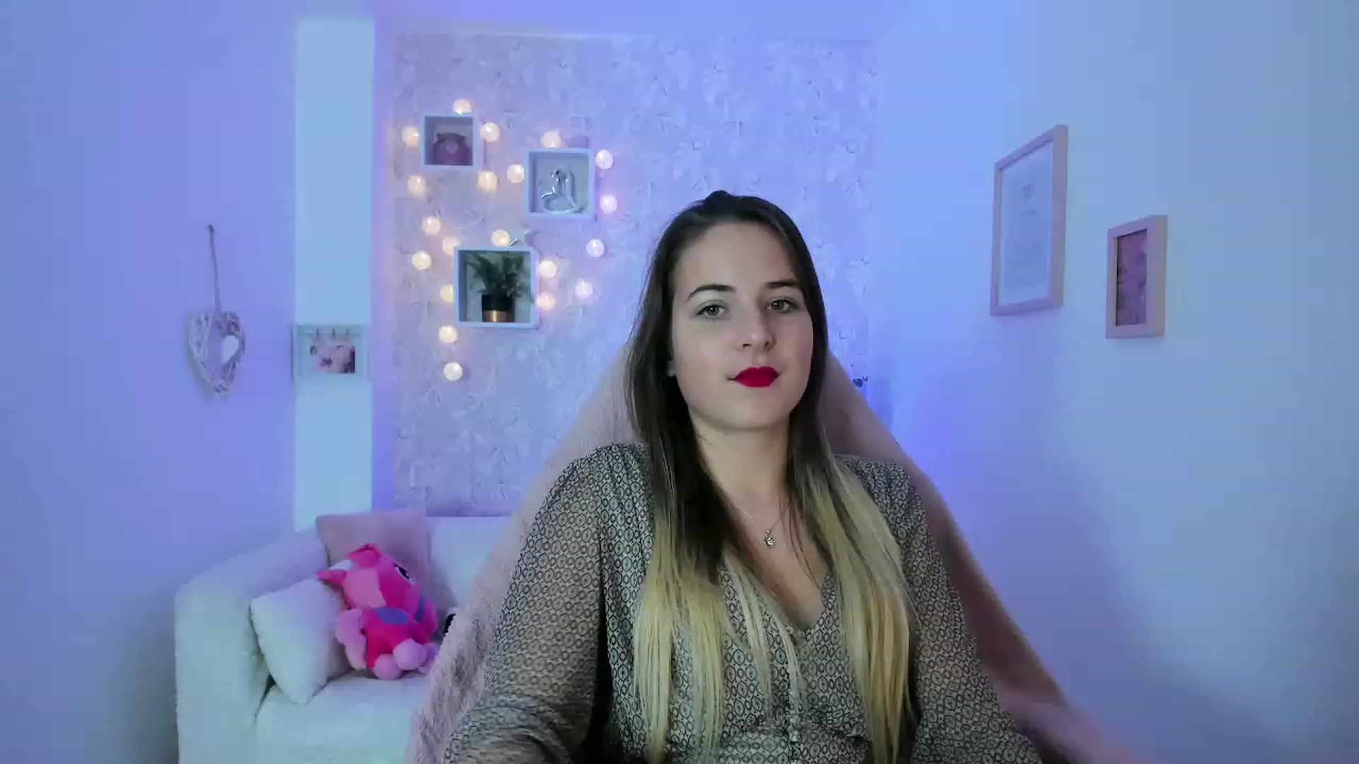 Gallery image thumbnail from Kiley__Minoww's myfreecams stream on, 12/19/2022, 18:30 image 16 of 20