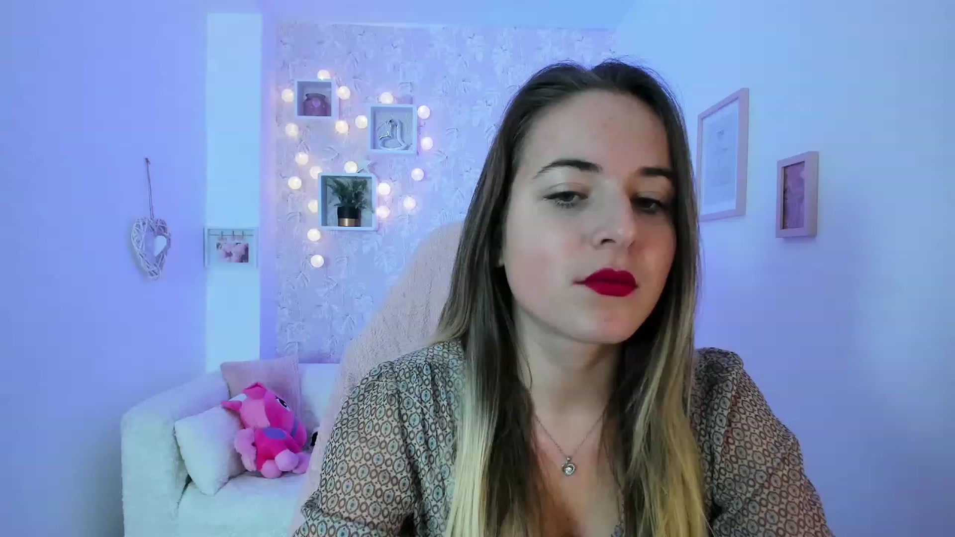Gallery image thumbnail from Kiley__Minoww's myfreecams stream on, 12/19/2022, 18:30 image 9 of 20
