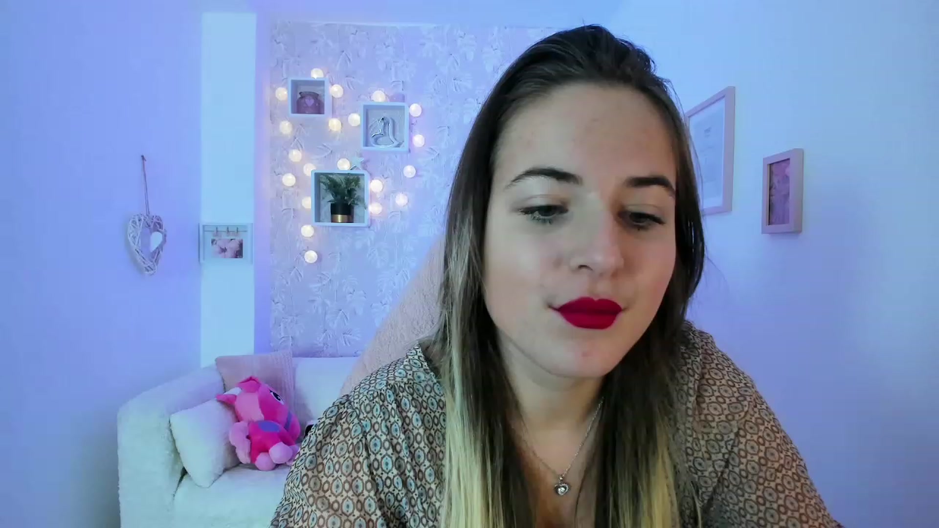 Gallery image thumbnail from Kiley__Minoww's myfreecams stream on, 12/19/2022, 18:30 image 4 of 20