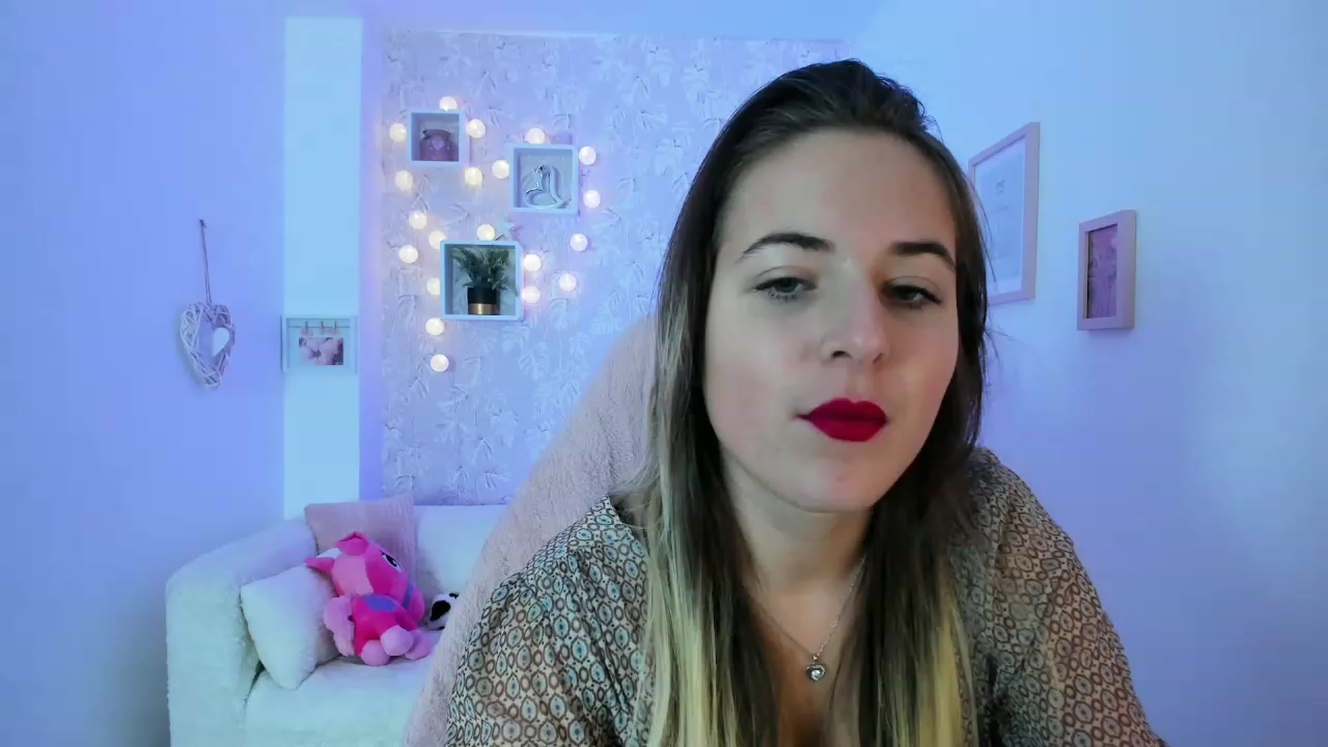 Gallery image thumbnail from Kiley__Minoww's myfreecams stream on, 12/19/2022, 18:30 image 2 of 20