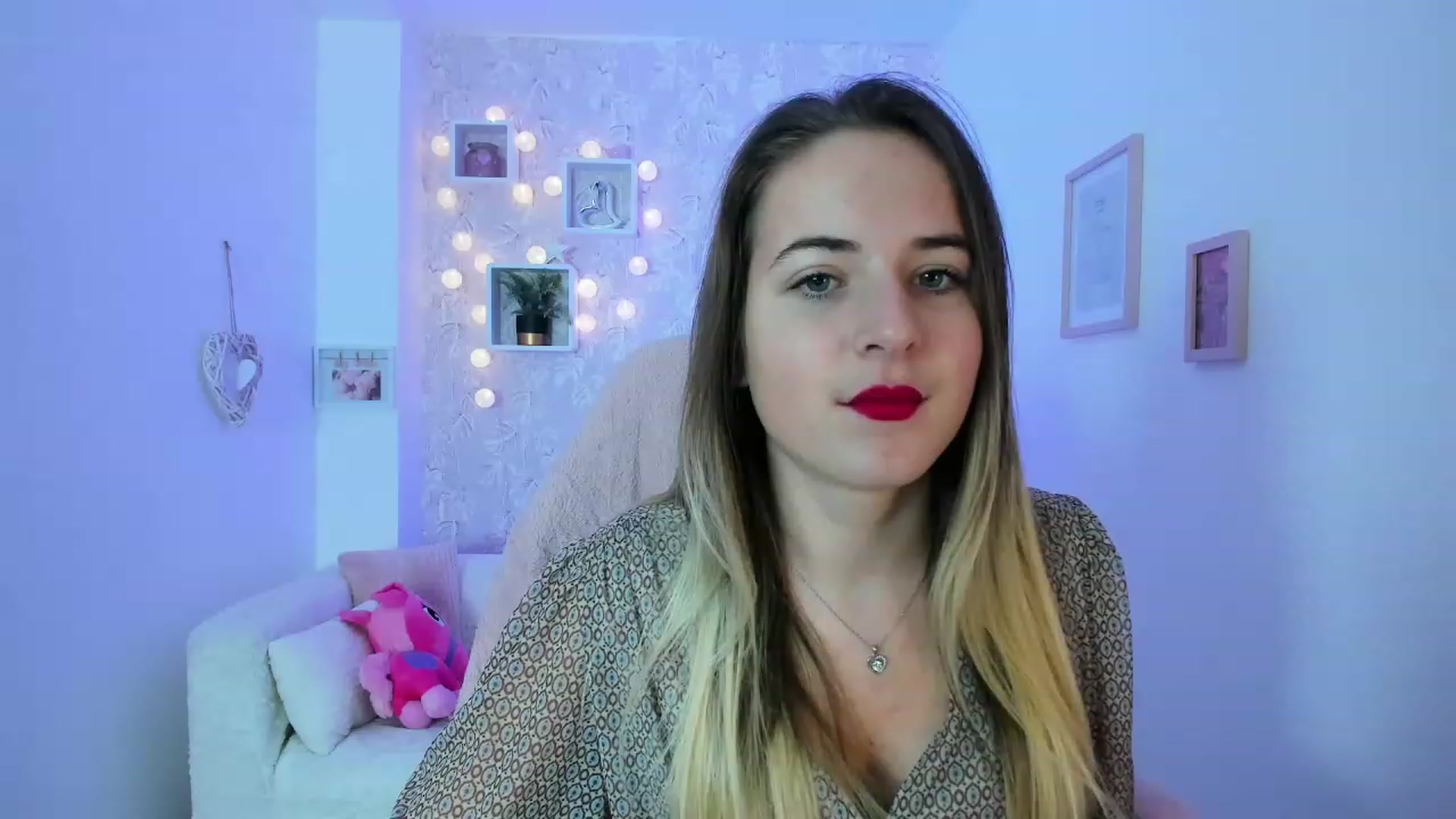 Gallery image thumbnail from Kiley__Minoww's myfreecams stream on, 12/19/2022, 18:30 image 12 of 20