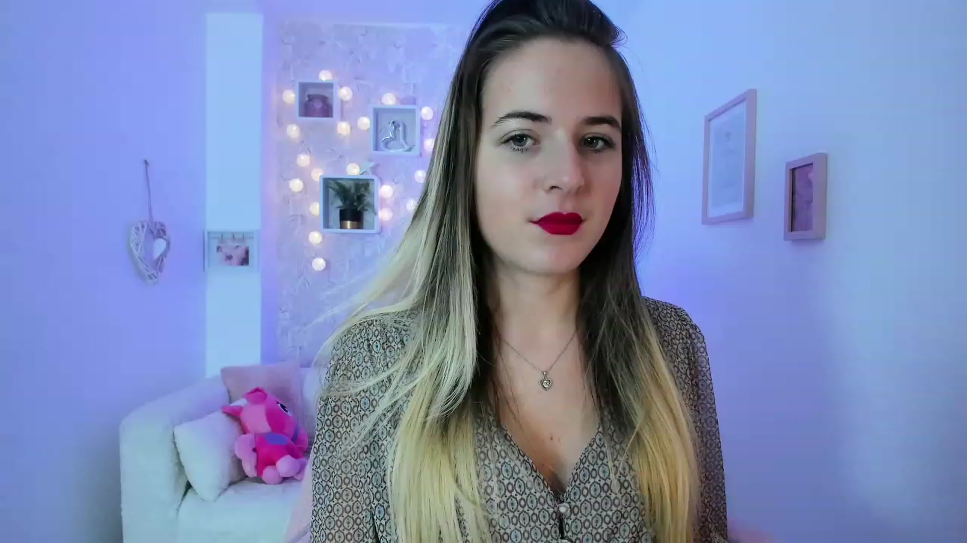 Gallery image thumbnail from Kiley__Minoww's myfreecams stream on, 12/19/2022, 18:30 image 7 of 20
