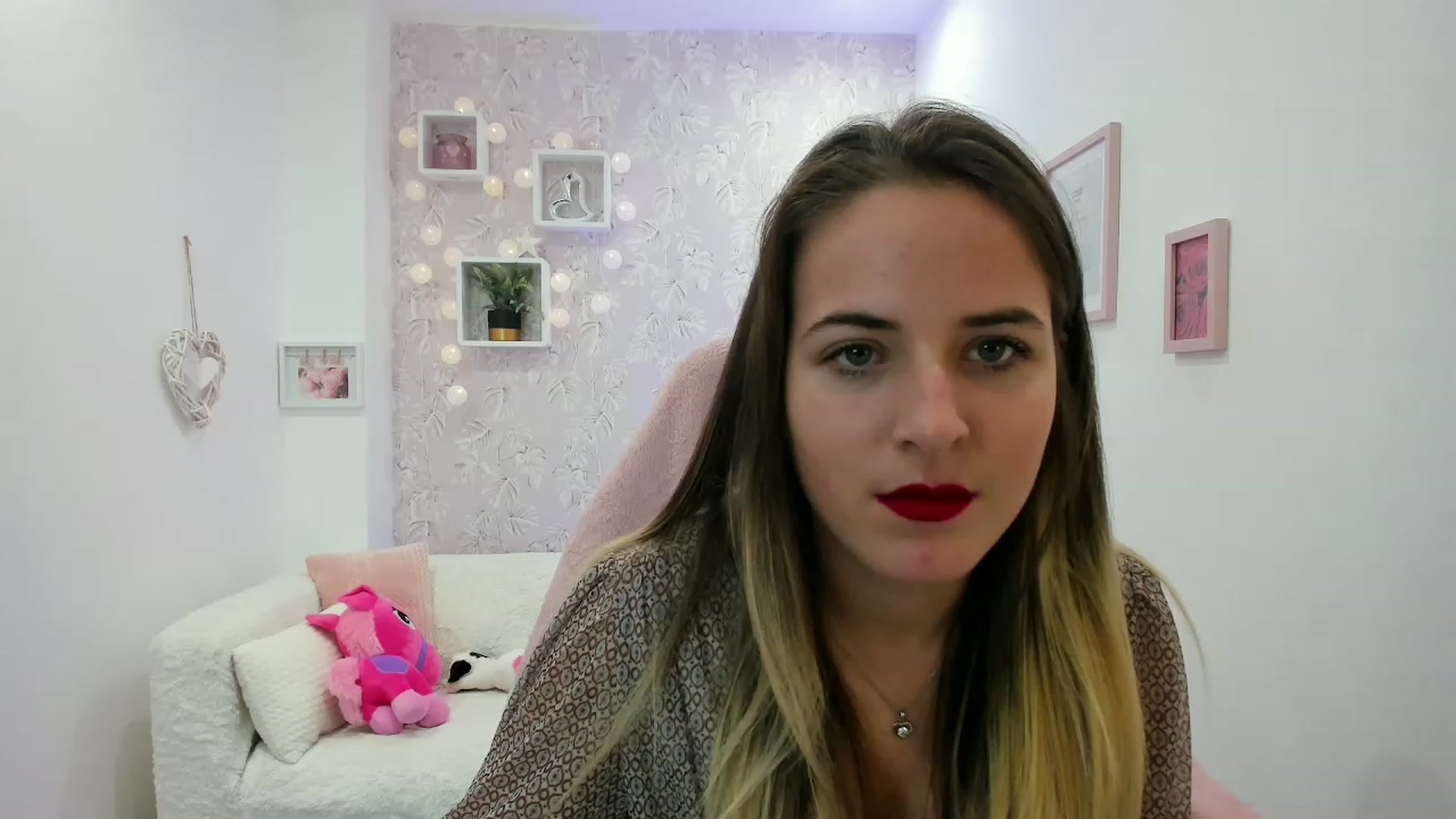 Gallery image thumbnail from Kiley__Minoww's myfreecams stream on, 12/19/2022, 19:19 image 5 of 20