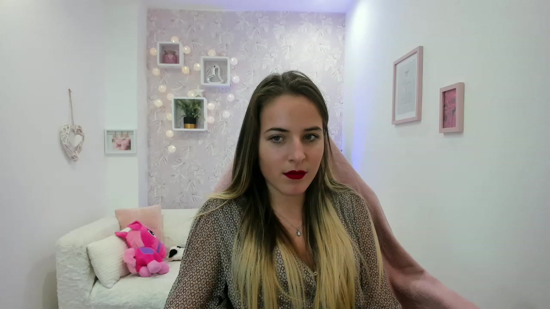 Gallery image thumbnail from Kiley__Minoww's myfreecams stream on, 12/19/2022, 19:19 image 1 of 20