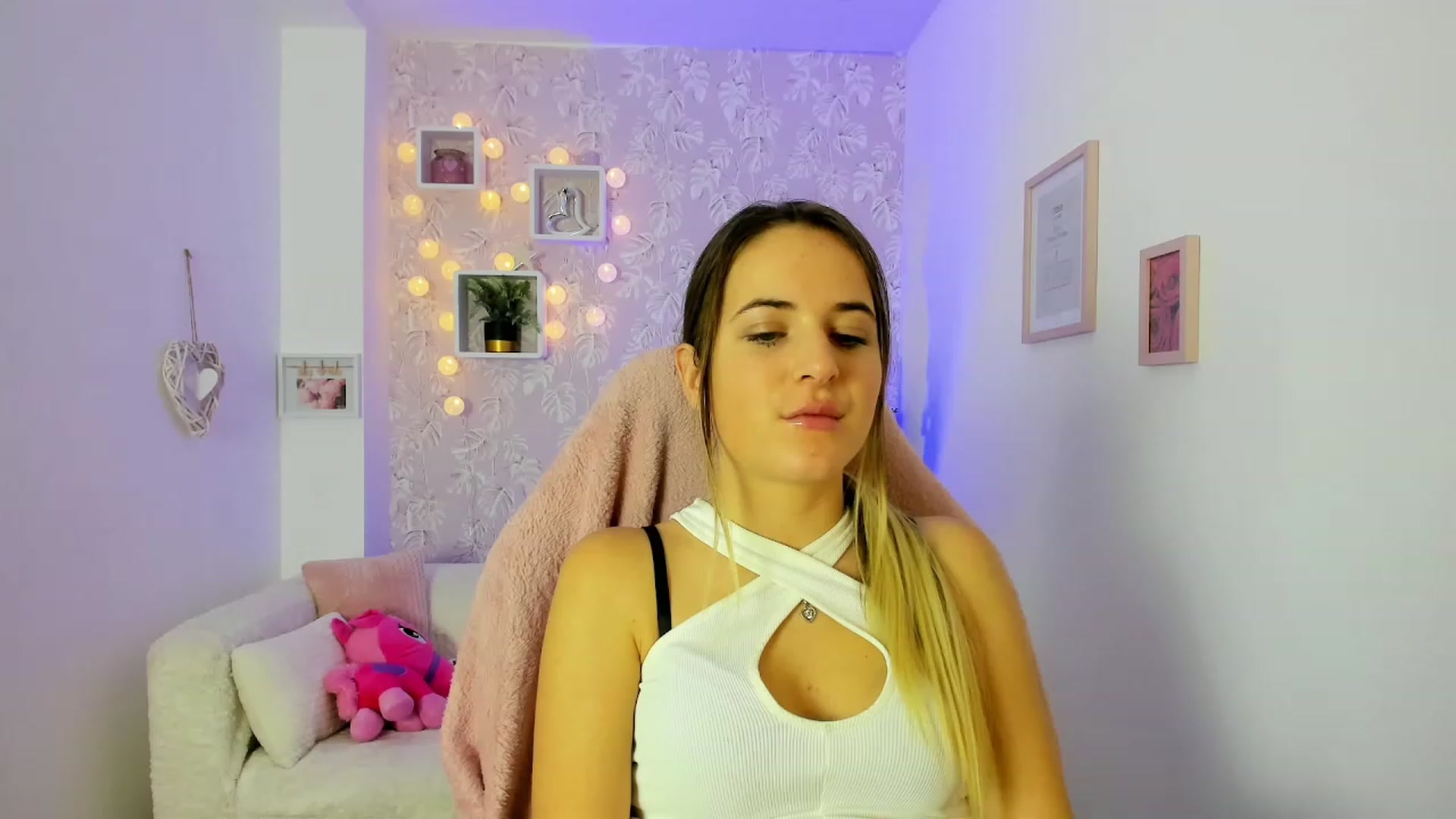 Gallery image thumbnail from Kiley__Minoww's myfreecams stream on, 12/21/2022, 19:04 image 5 of 20