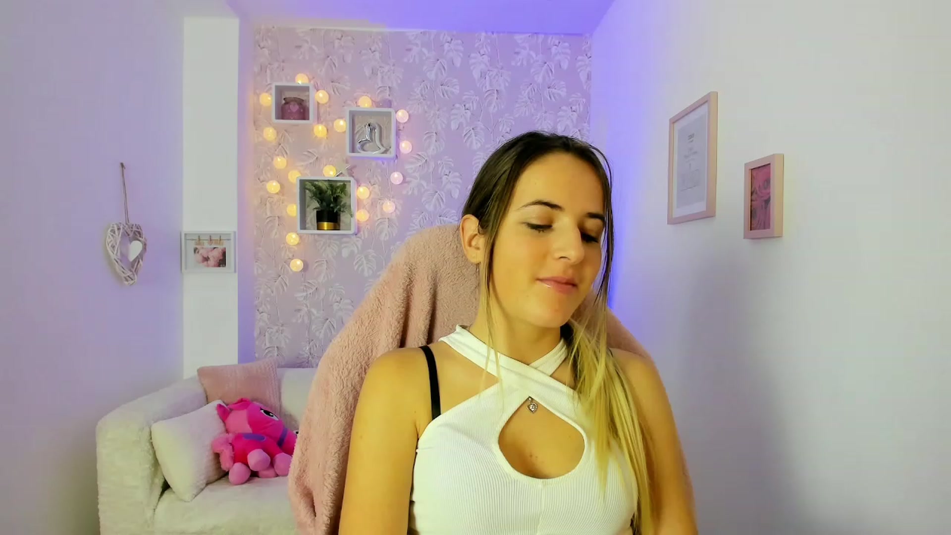 Gallery image thumbnail from Kiley__Minoww's myfreecams stream on, 12/21/2022, 19:04 image 6 of 20