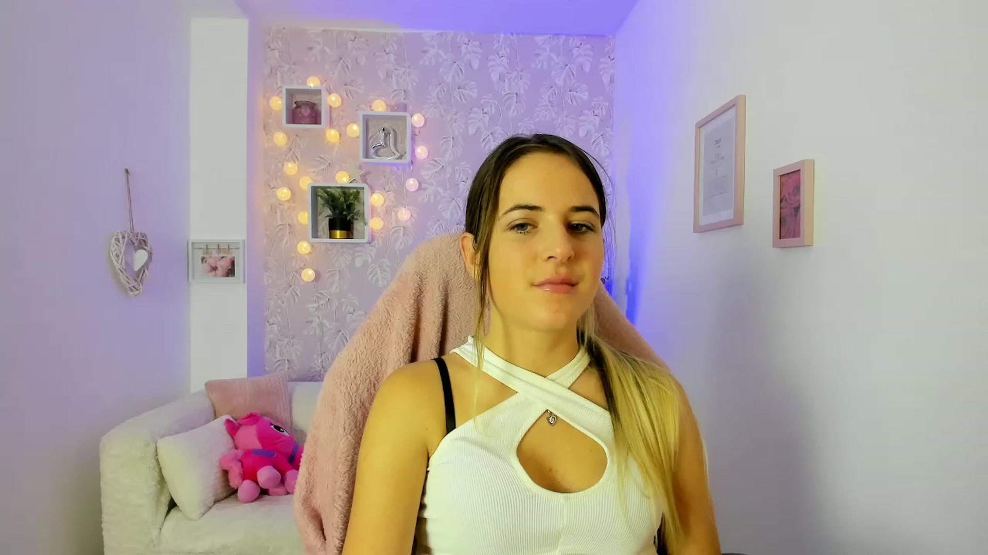 Gallery image thumbnail from Kiley__Minoww's myfreecams stream on, 12/21/2022, 19:04 image 3 of 20