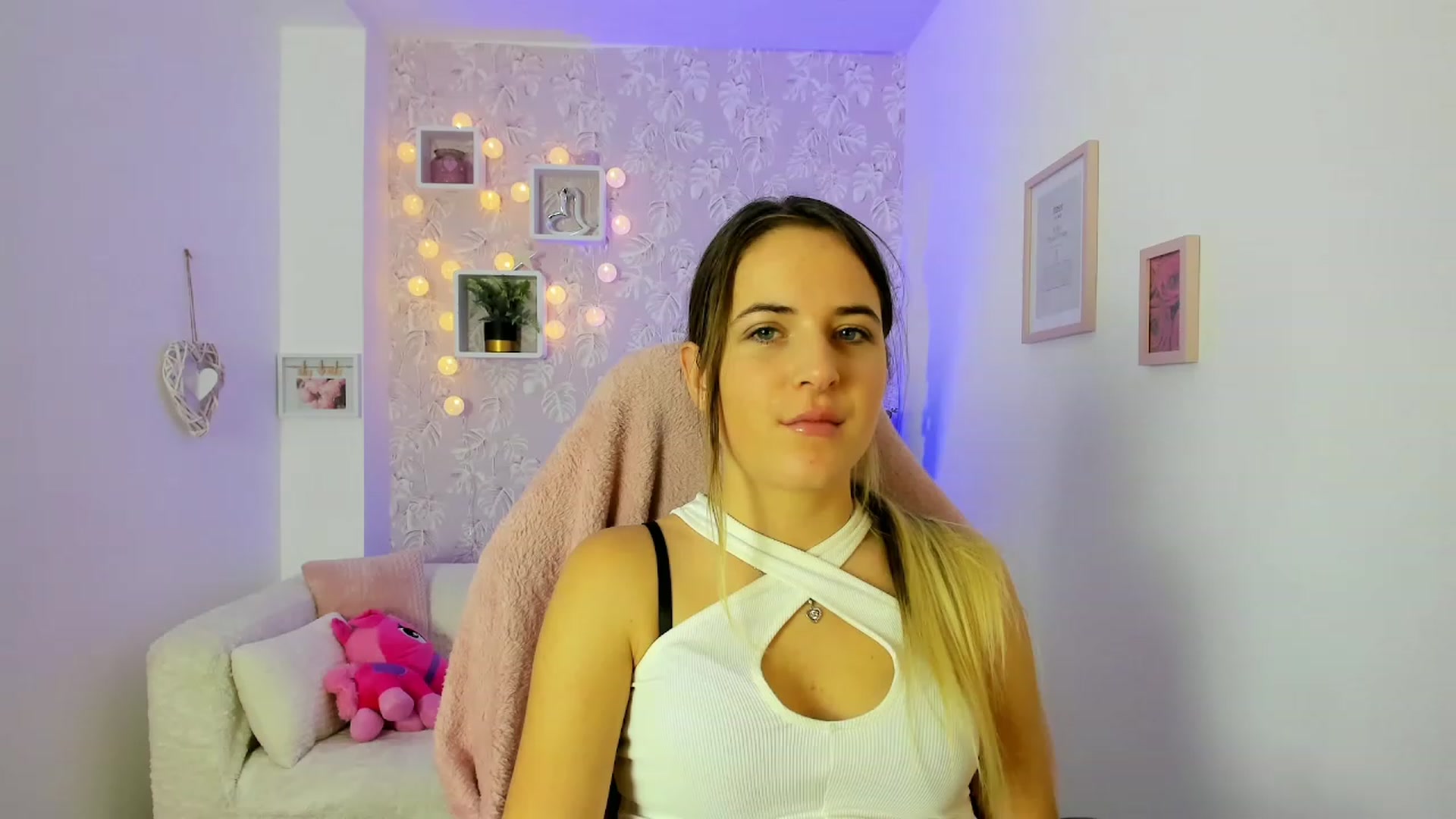 Gallery image thumbnail from Kiley__Minoww's myfreecams stream on, 12/21/2022, 19:04 image 4 of 20