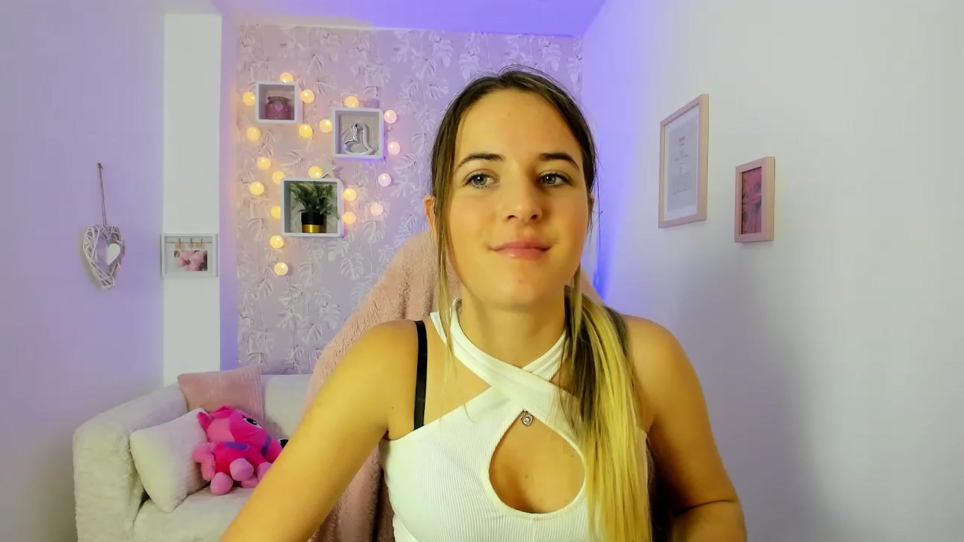 Gallery image thumbnail from Kiley__Minoww's myfreecams stream on, 12/21/2022, 19:04 image 19 of 20