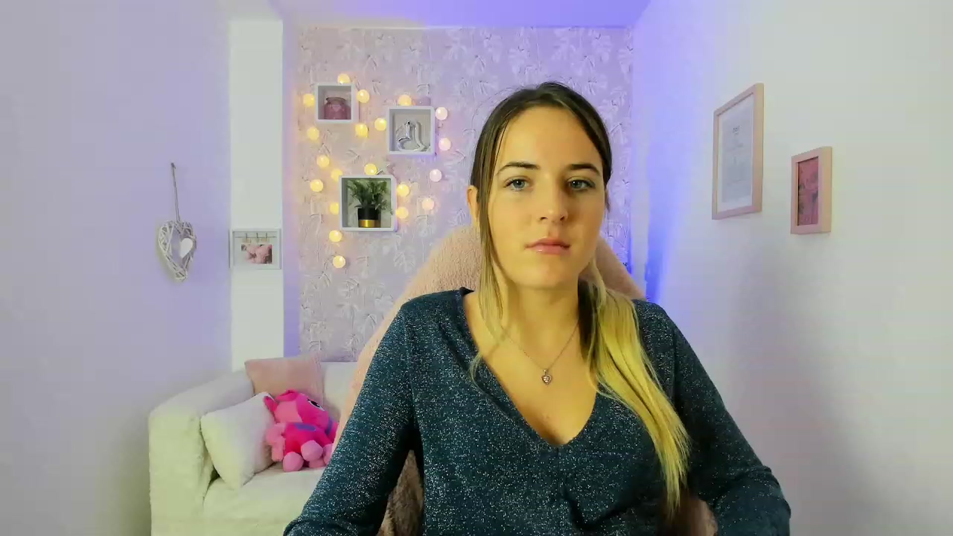 Gallery image thumbnail from Kiley__Minoww's myfreecams stream on, 12/22/2022, 15:36 image 15 of 20