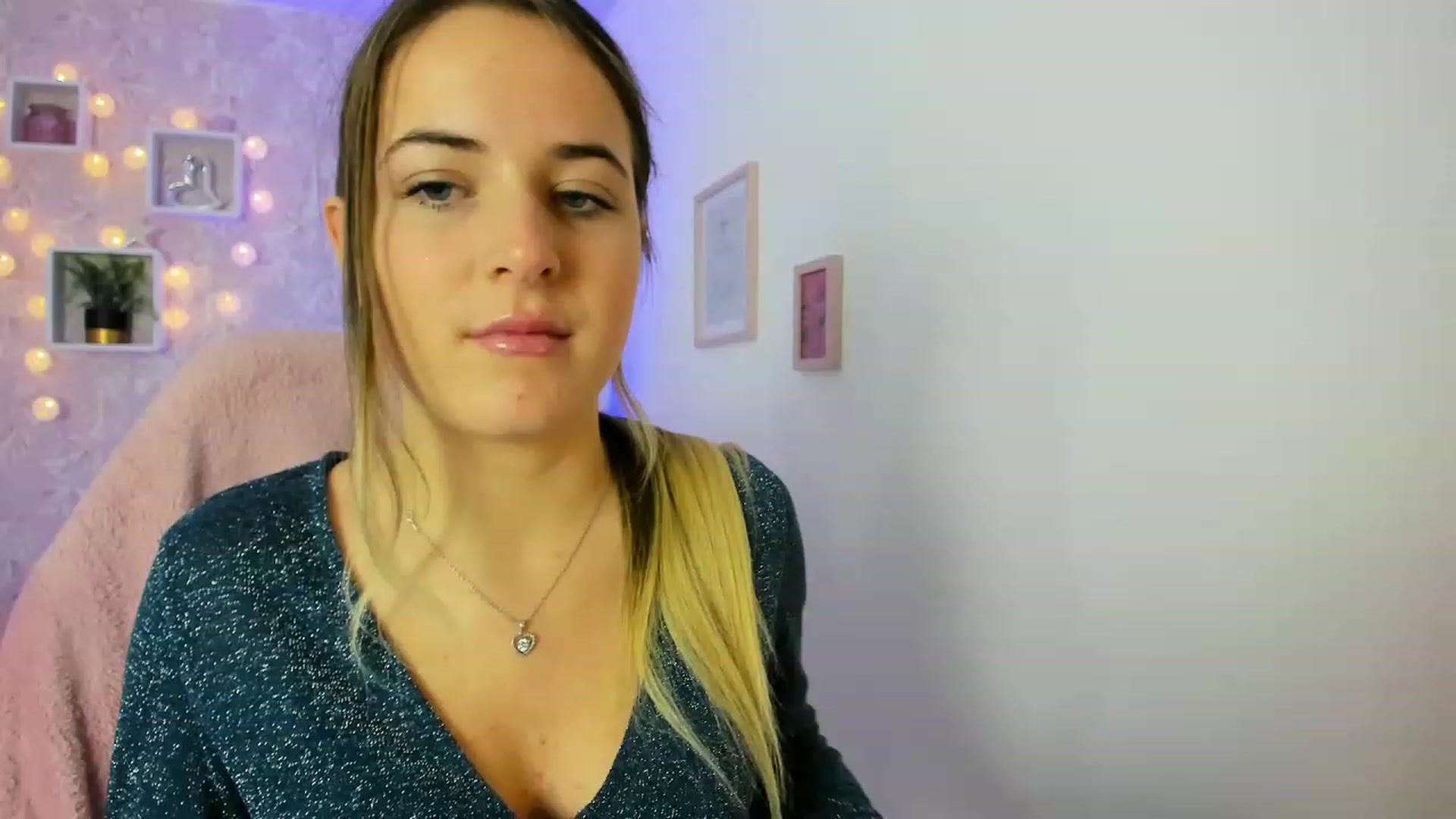 Gallery image thumbnail from Kiley__Minoww's myfreecams stream on, 12/22/2022, 15:36 image 3 of 20