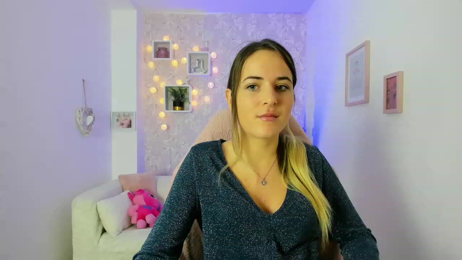 Gallery image thumbnail from Kiley__Minoww's myfreecams stream on, 12/22/2022, 15:36 image 13 of 20