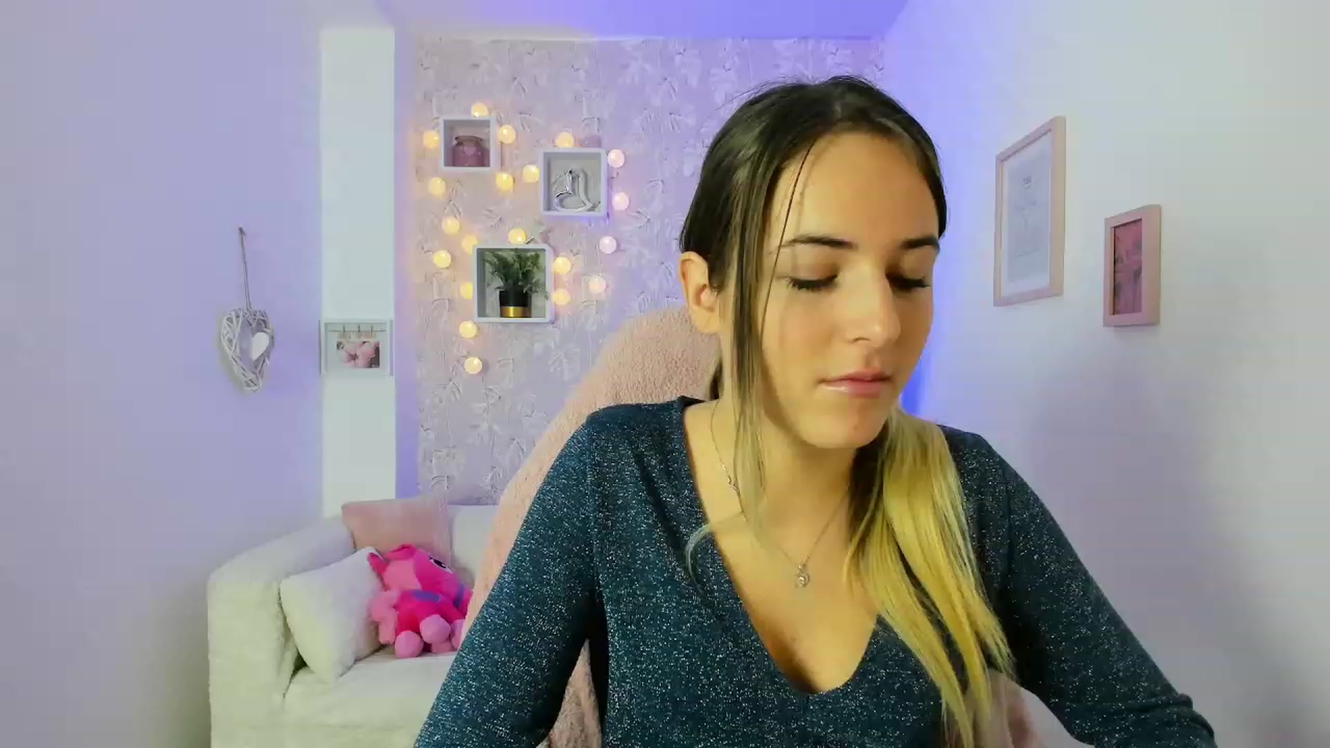 Gallery image thumbnail from Kiley__Minoww's myfreecams stream on, 12/22/2022, 15:36 image 20 of 20