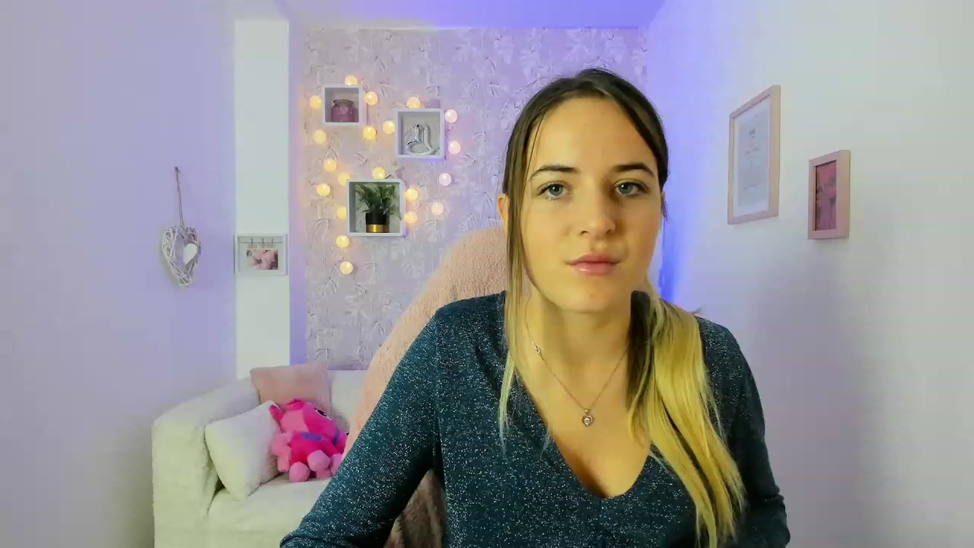 Gallery image thumbnail from Kiley__Minoww's myfreecams stream on, 12/22/2022, 15:36 image 18 of 20