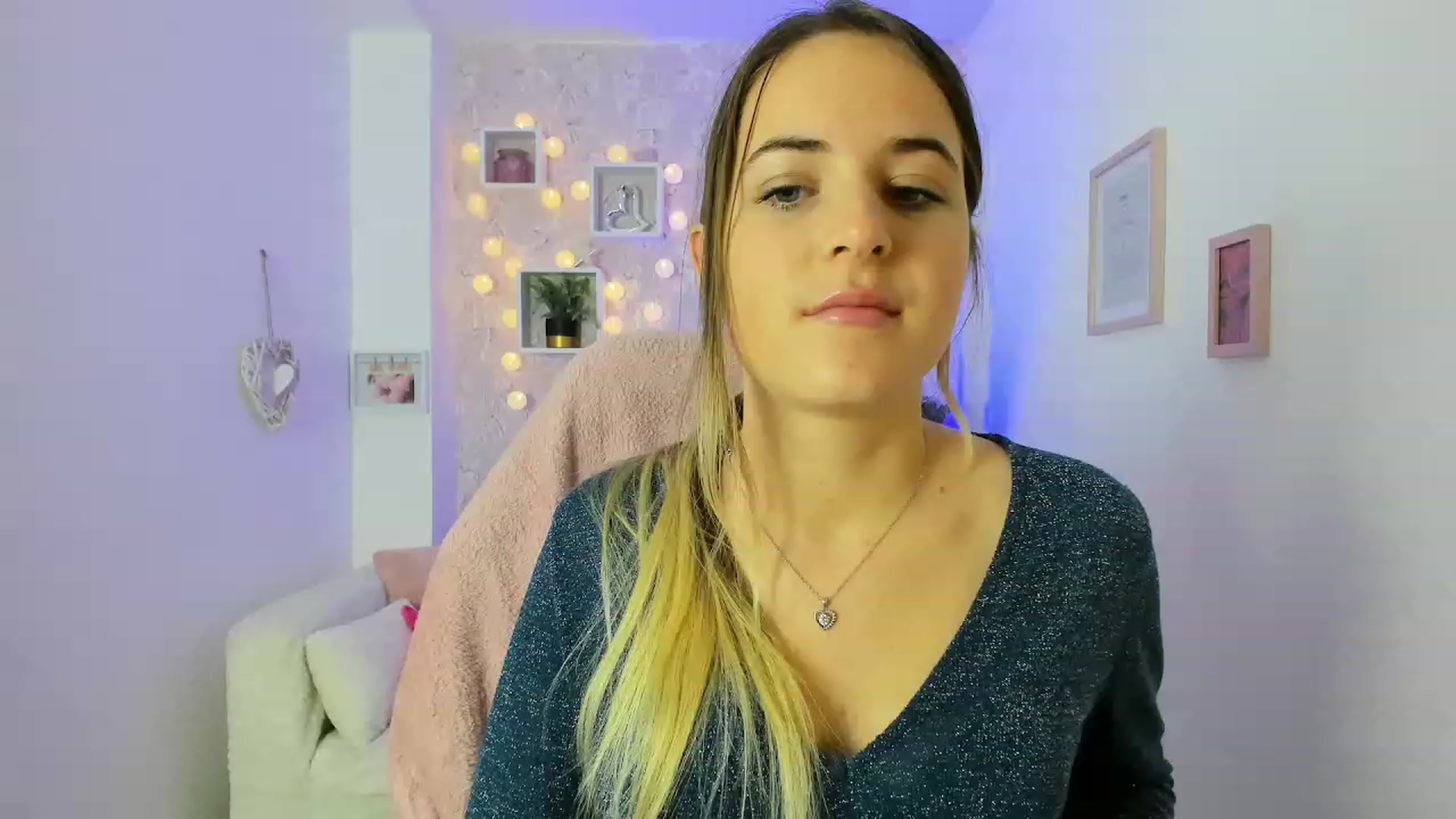 Gallery image thumbnail from Kiley__Minoww's myfreecams stream on, 12/22/2022, 16:33 image 16 of 20